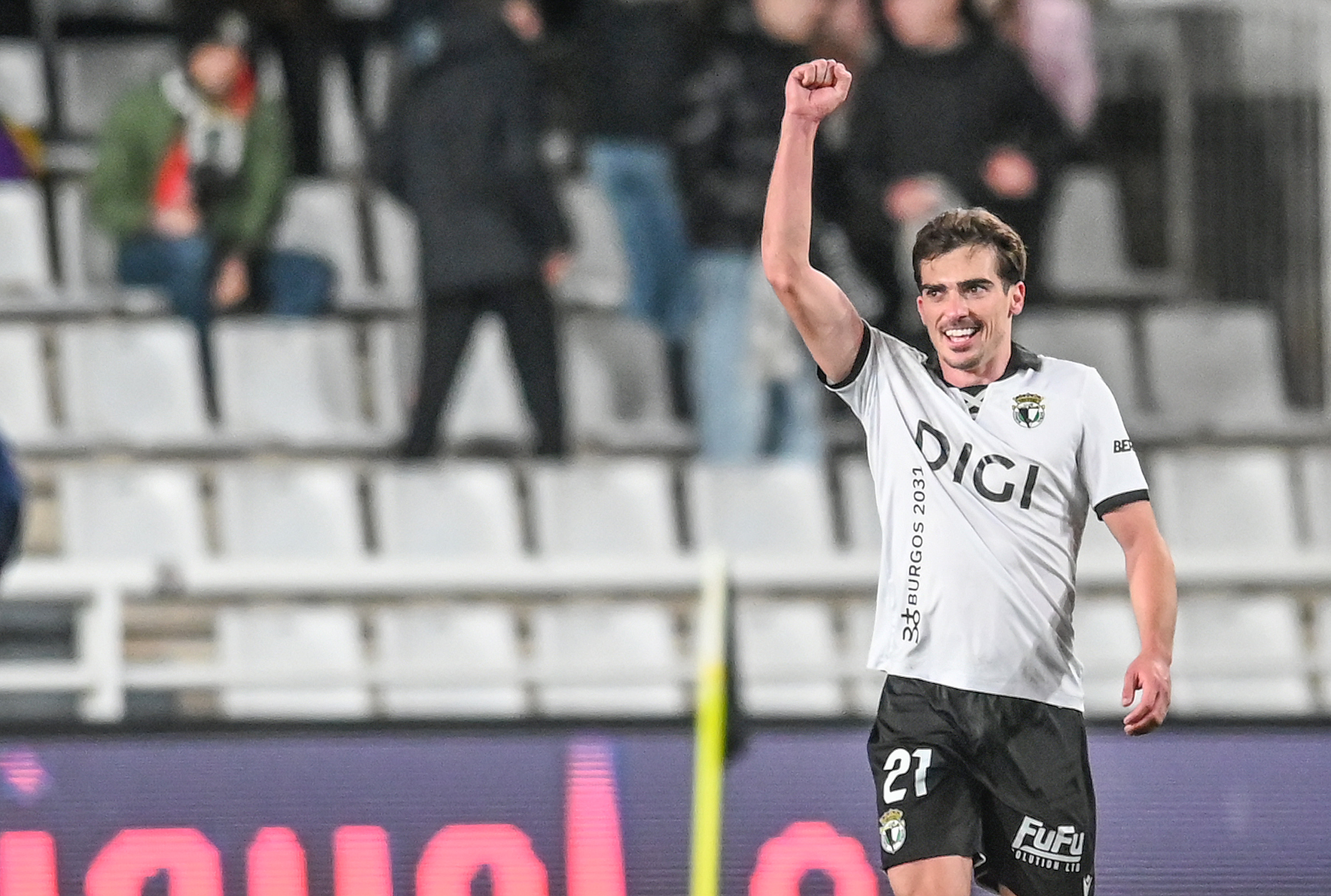 Íñigo Córdoba devuelve la sonrisa al Burgos ante un ineficaz Eibar