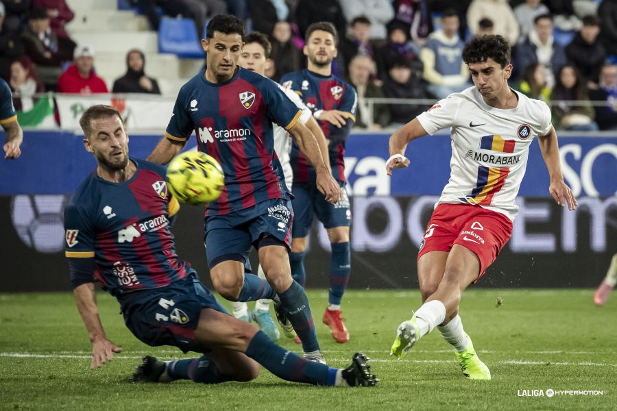 El Huesca salva un punto