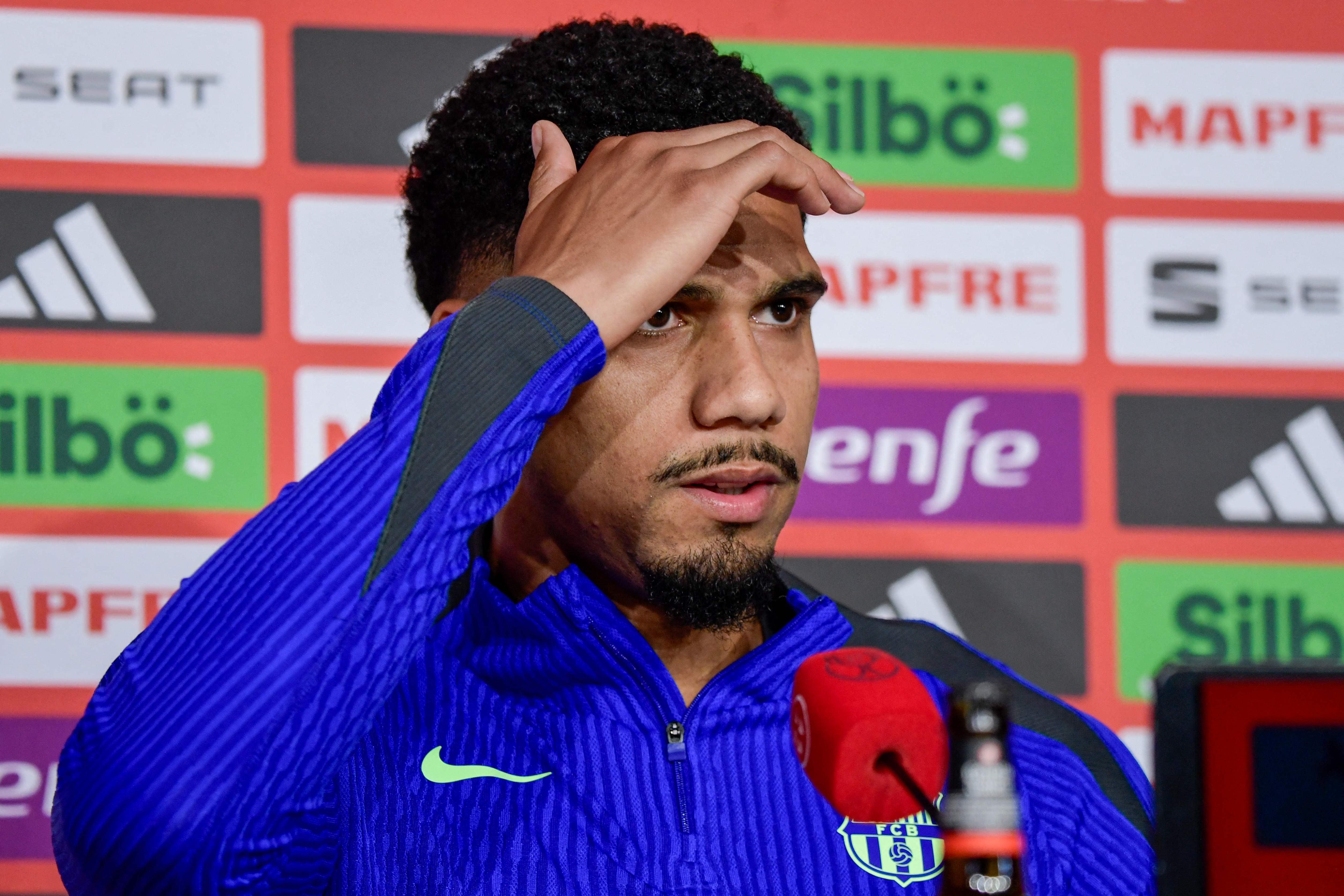 Barcelona's Uruguayan defender #04 Ronald Federico Araujo da Silva gestures during a press conference at La Cartuja stadium on the eve of their Spanish Cup (King's Cup) final between FC Barcelona and Real Madrid CF in Seville, on April 25, 2025 (Photo by CRISTINA QUICLER / AFP)