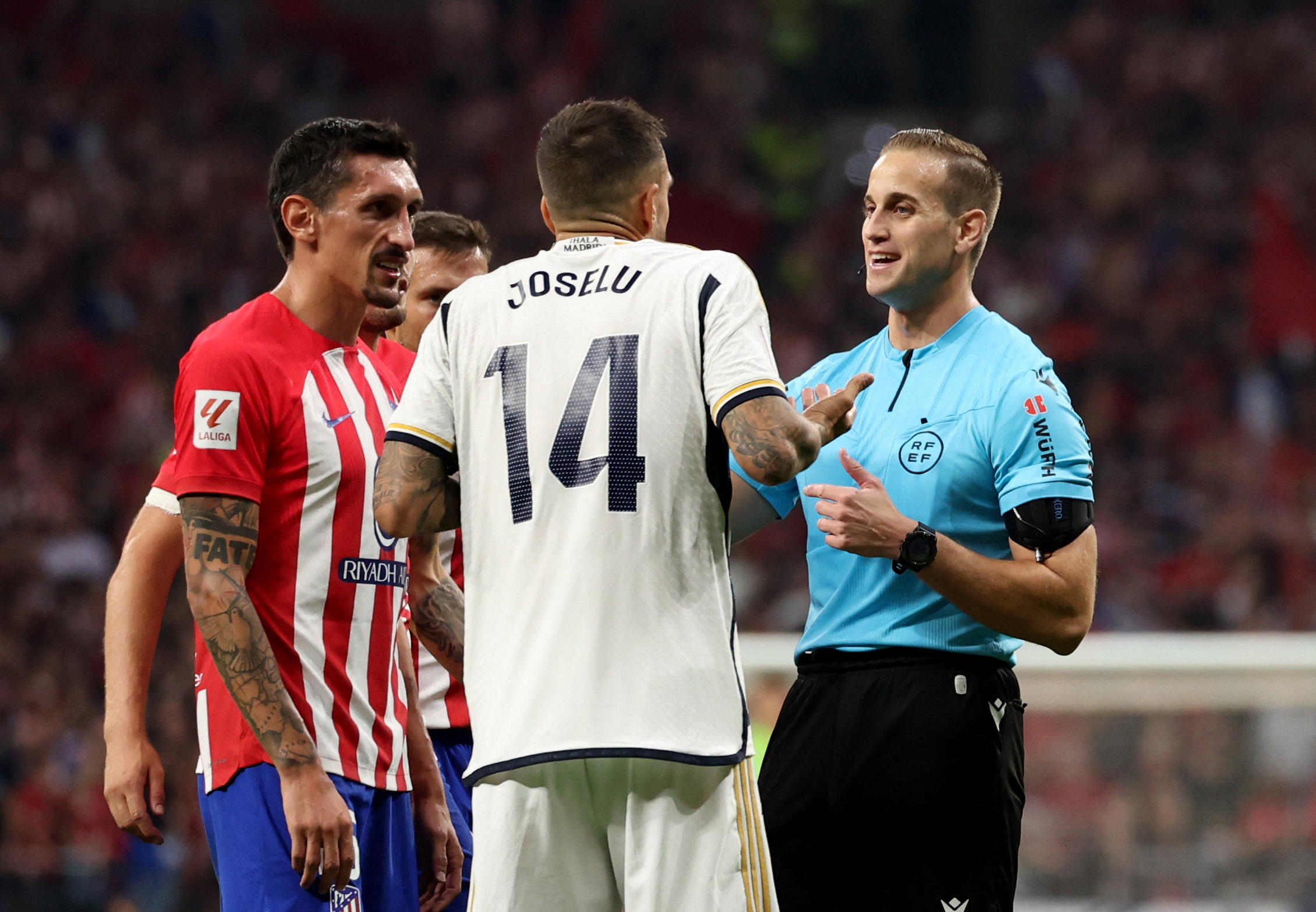 ¿Influyó el árbitro en el resultado del derbi? | En directo, ‘La Grada de Roncero’