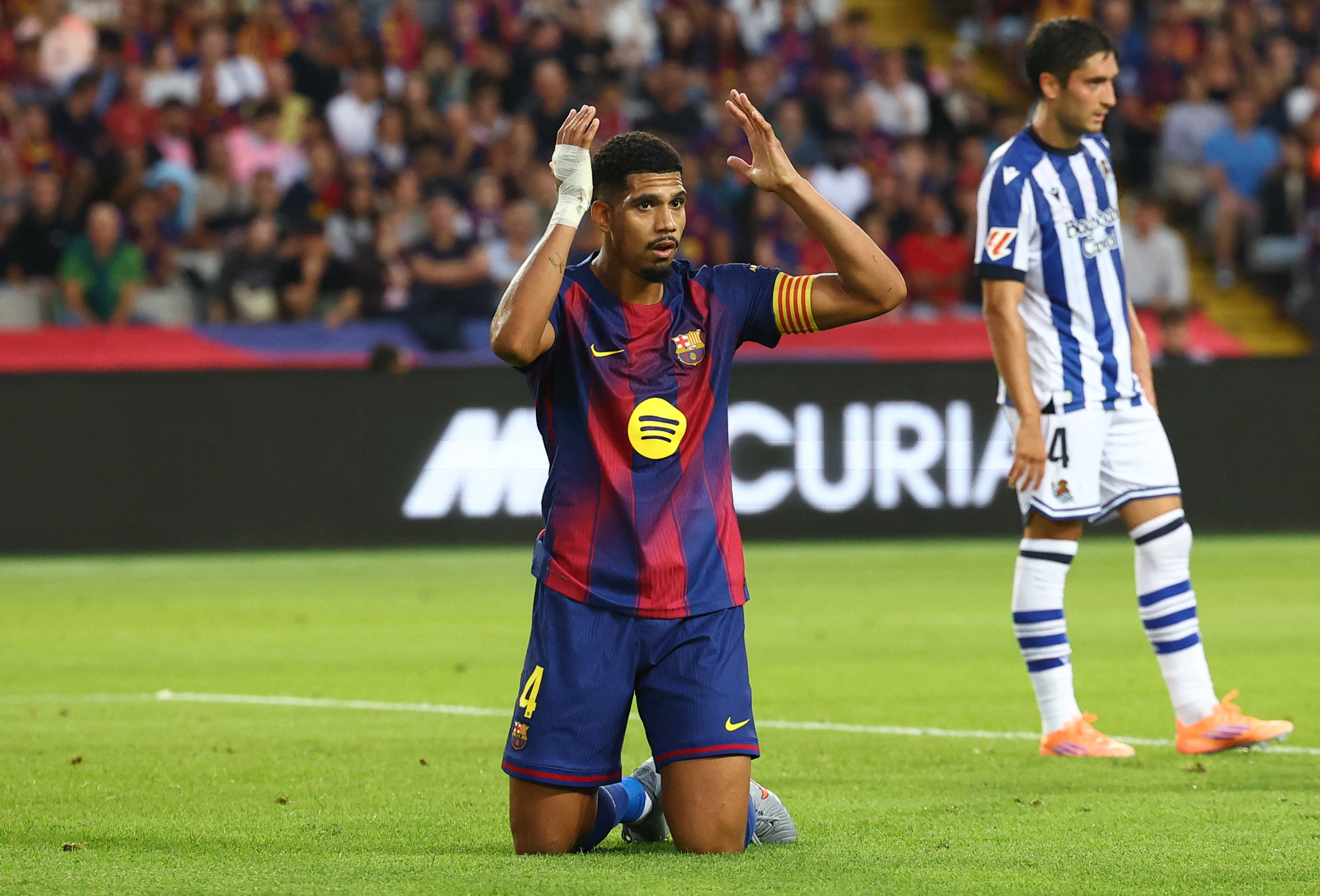 Soccer Football - LaLiga - FC Barcelona v Real Sociedad - Estadi Olimpic Lluis Companys, Barcelona, Spain - September 28, 2025 FC Barcelona's Ronald Araujo reacts after he misses a chance to score REUTERS/Albert Gea