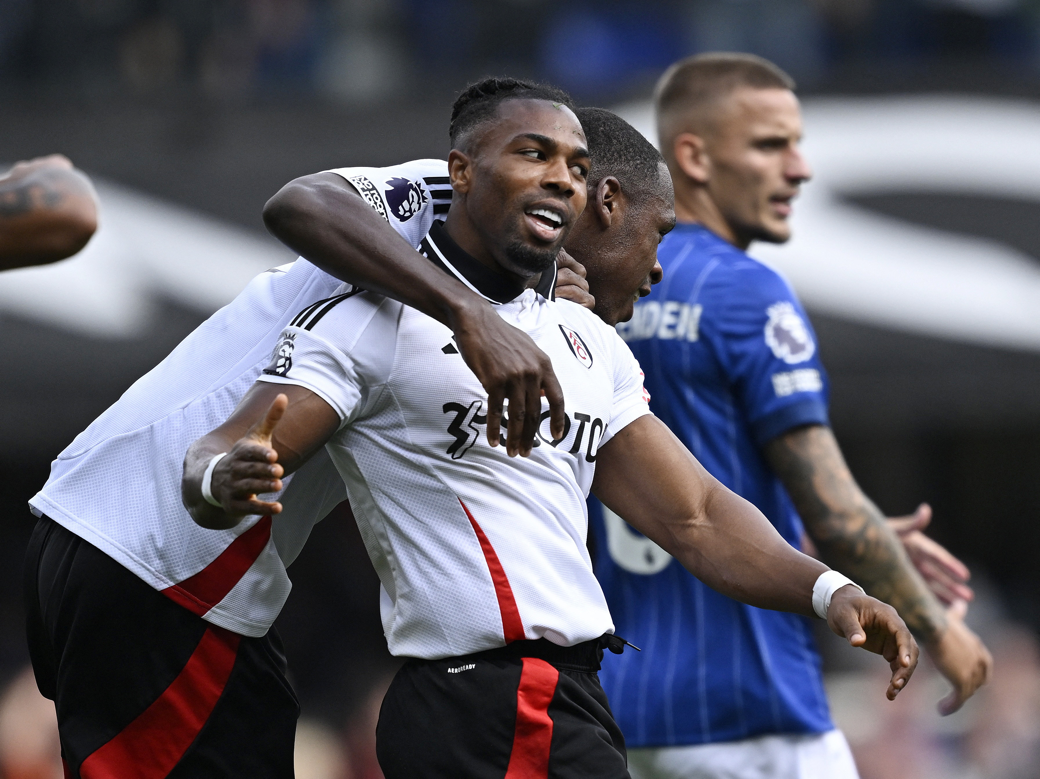 Adama Traoré, jugador del Fulham, celebra el gol anotado ante el Ipswich Town.