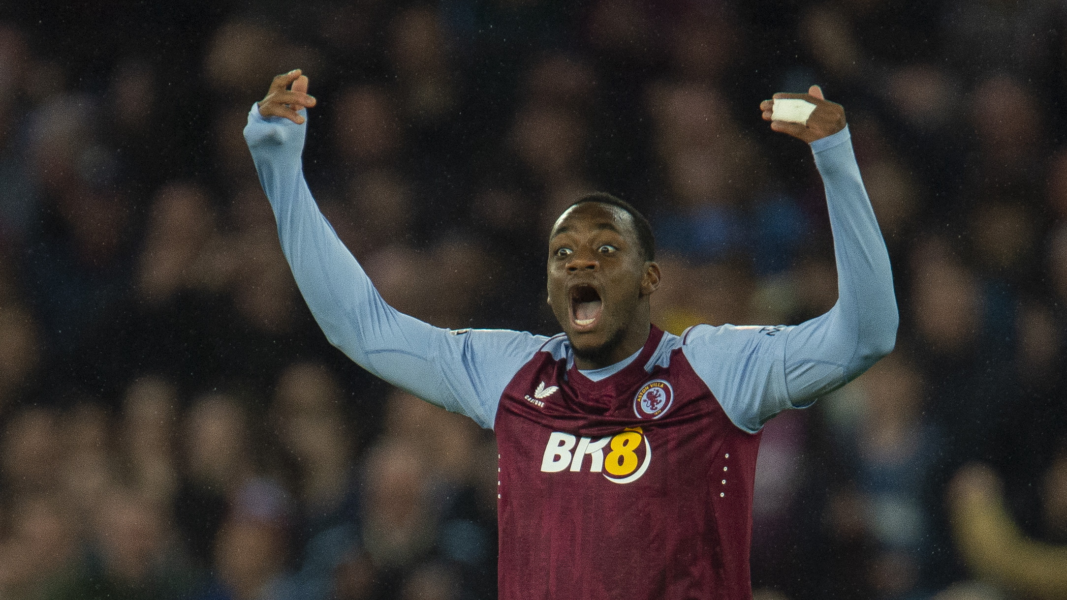 Birmingham (United Kingdom), 13/05/2024.- John Duran of Aston Villa celebrates after scoring the sixth goal during the English Premier League soccer match between Aston Villa and Liverpool in Birmingham, Britain, 13 May 2024. (Reino Unido) EFE/EPA/PETER POWELL EDITORIAL USE ONLY. No use with unauthorized audio, video, data, fixture lists, club/league logos, 'live' services or NFTs. Online in-match use limited to 120 images, no video emulation. No use in betting, games or single club/league/player publications.
