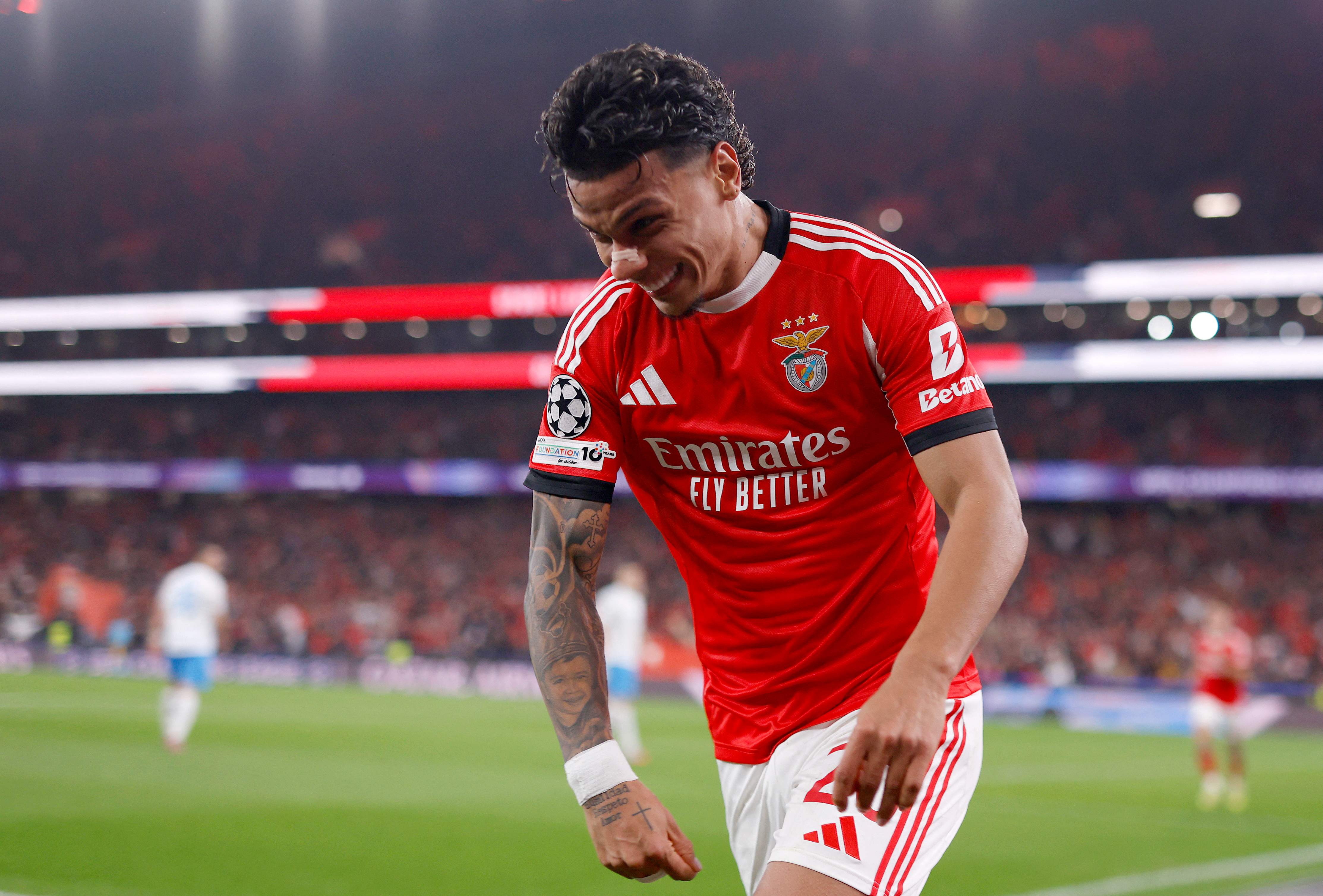 Benfica's Colombian midfielder #20 Richard Rios Montoya celebrates after Luxembourgers midfielder #18 Leandro Barreiro (Out of frame) scored the team�s second goal during the UEFA Champions League league phase day 6 football match between SL Benfica and Napoli at Estadio da Luz in Lisbon on December 10, 2025. (Photo by FILIPE AMORIM / AFP)