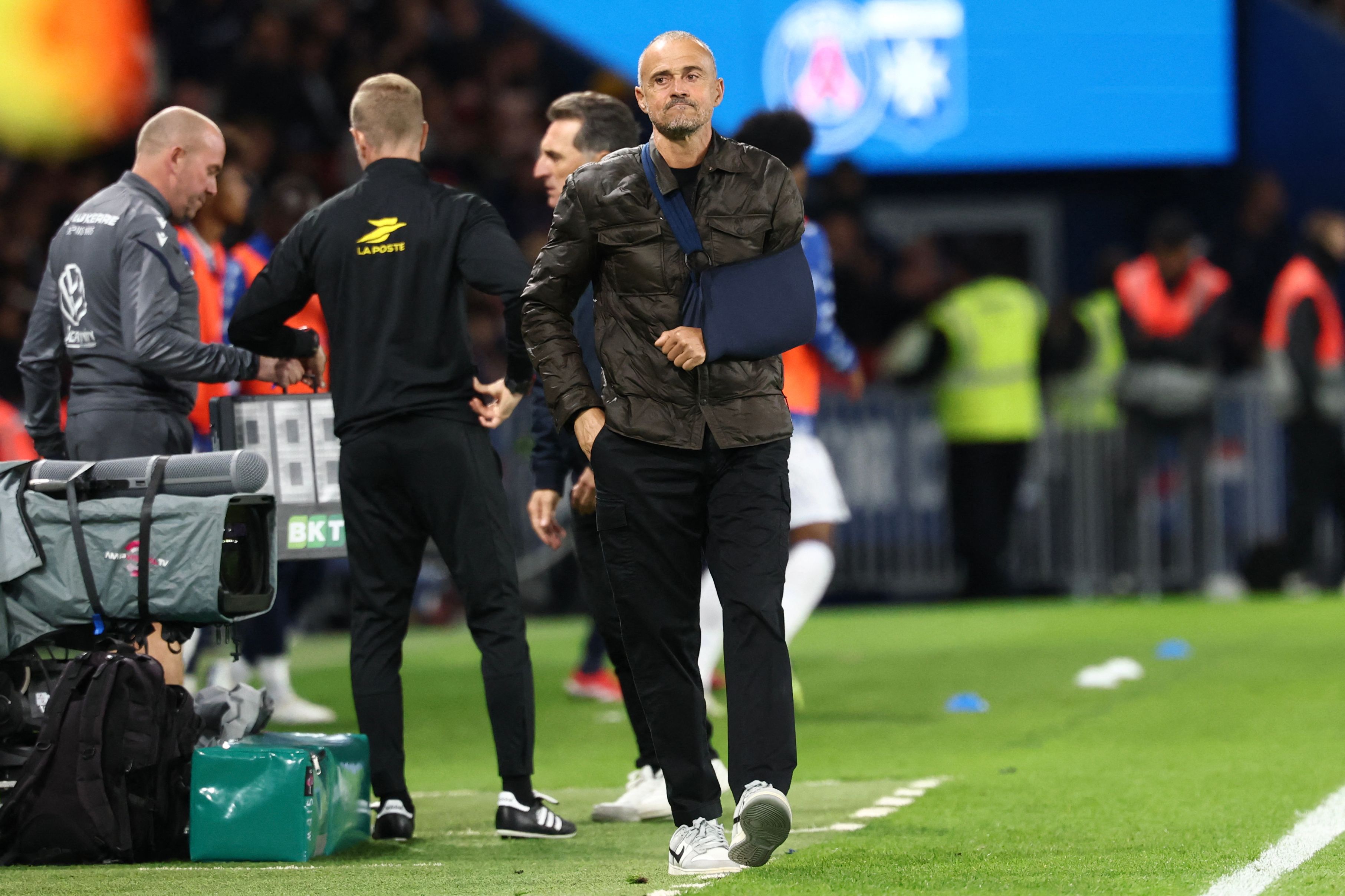 Paris Saint-Germain's Spanish headcoach Luis Enrique looks on from the sidelines during the French L1 football match between Paris Saint-Germain (PSG) and Auxerre at the Parc des Princes stadium in Paris on September 27, 2025. (Photo by FRANCK FIFE / AFP)