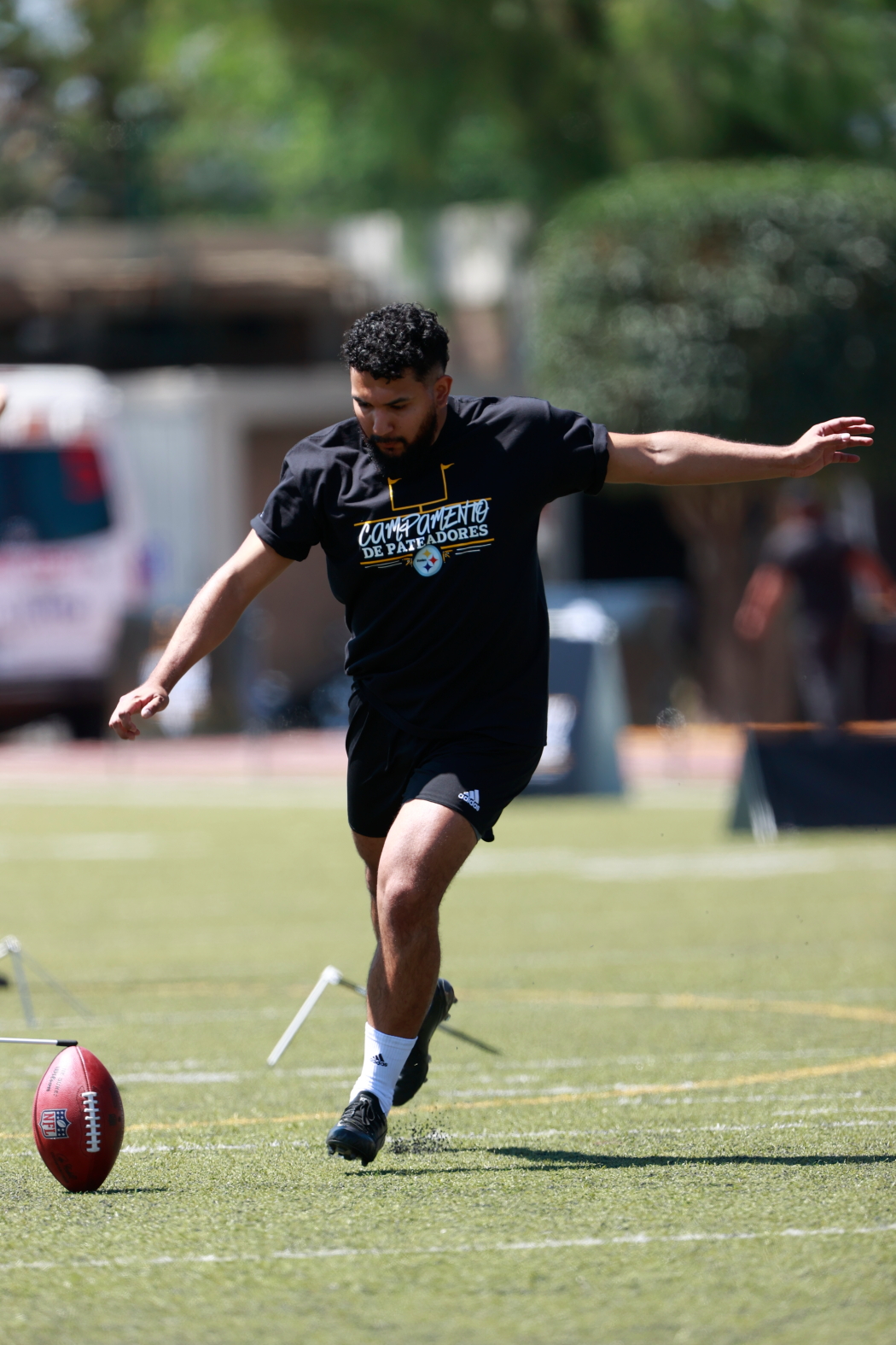 Pittsburgh Steelers pick Mexican record-breaking kicker Alfredo Gachuz to  report for training