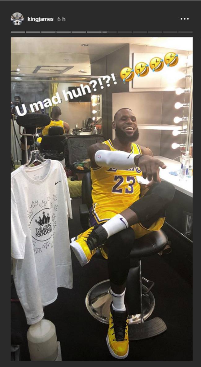 LeBron se pone la camiseta de los Lakers por primera vez - AS.com