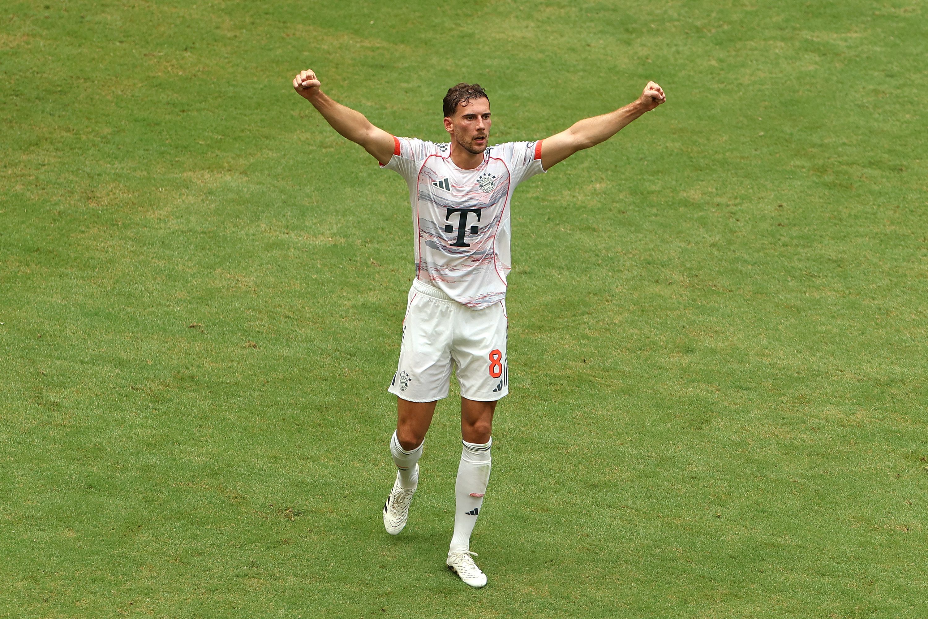 MIAMI GARDENS, FLORIDA - JUNE 29: Leon Goretzka #8 of FC Bayern Munchen celebrates scoring his team's third goal during the FIFA Club World Cup 2025 round of 16 match between CR Flamengo and FC Bayern M�nchen at Hard Rock Stadium on June 29, 2025 in Miami Gardens, Florida.   Francois Nel/Getty Images/AFP (Photo by Francois Nel / GETTY IMAGES NORTH AMERICA / Getty Images via AFP)