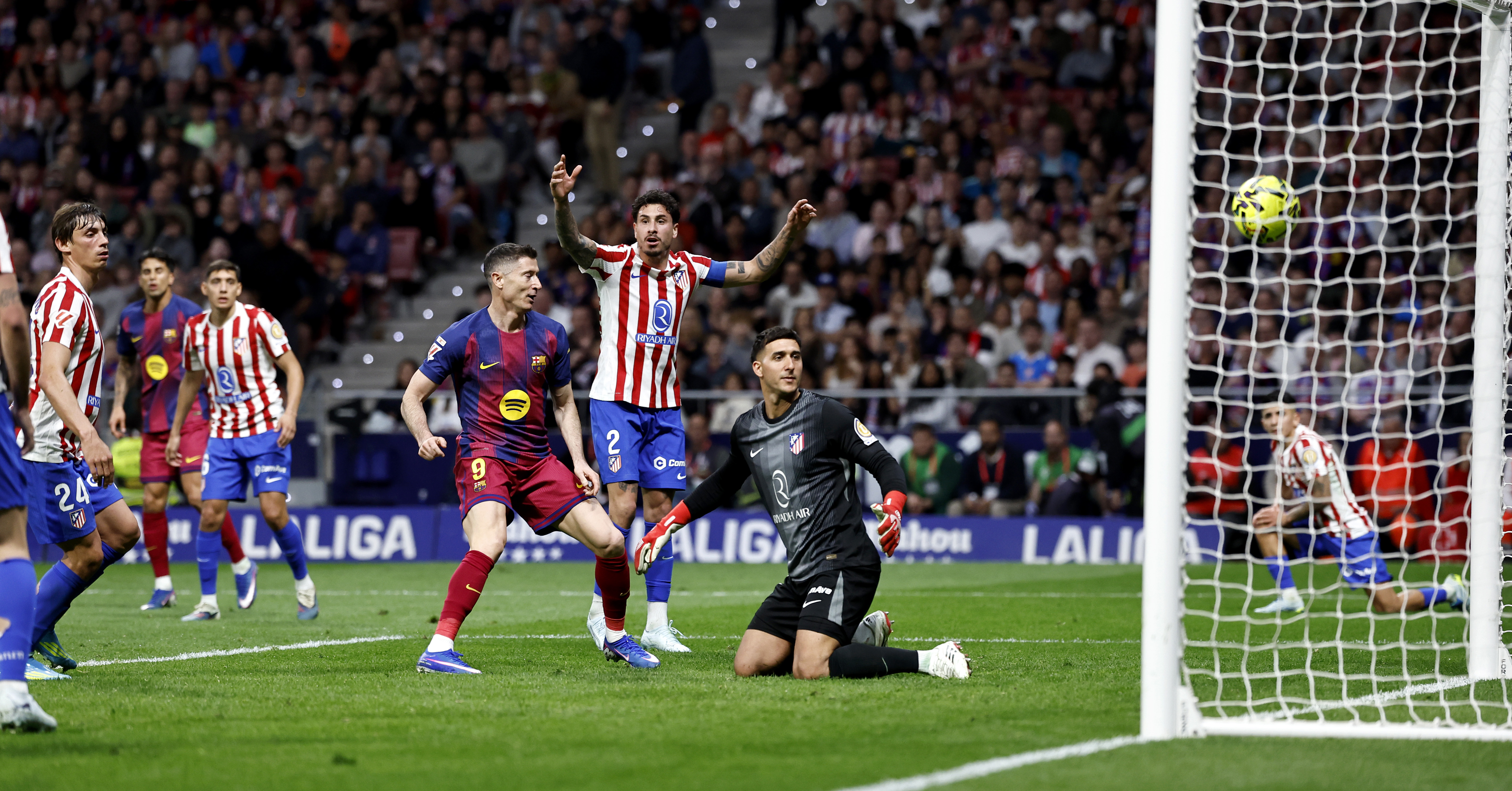 Luego de haberse visto las caras recientemente en LaLiga, con la victoria del equipo culé, ahora el Barcelona recibe al Atlético de Madrid en la ida de cuartos de final de Champions League.