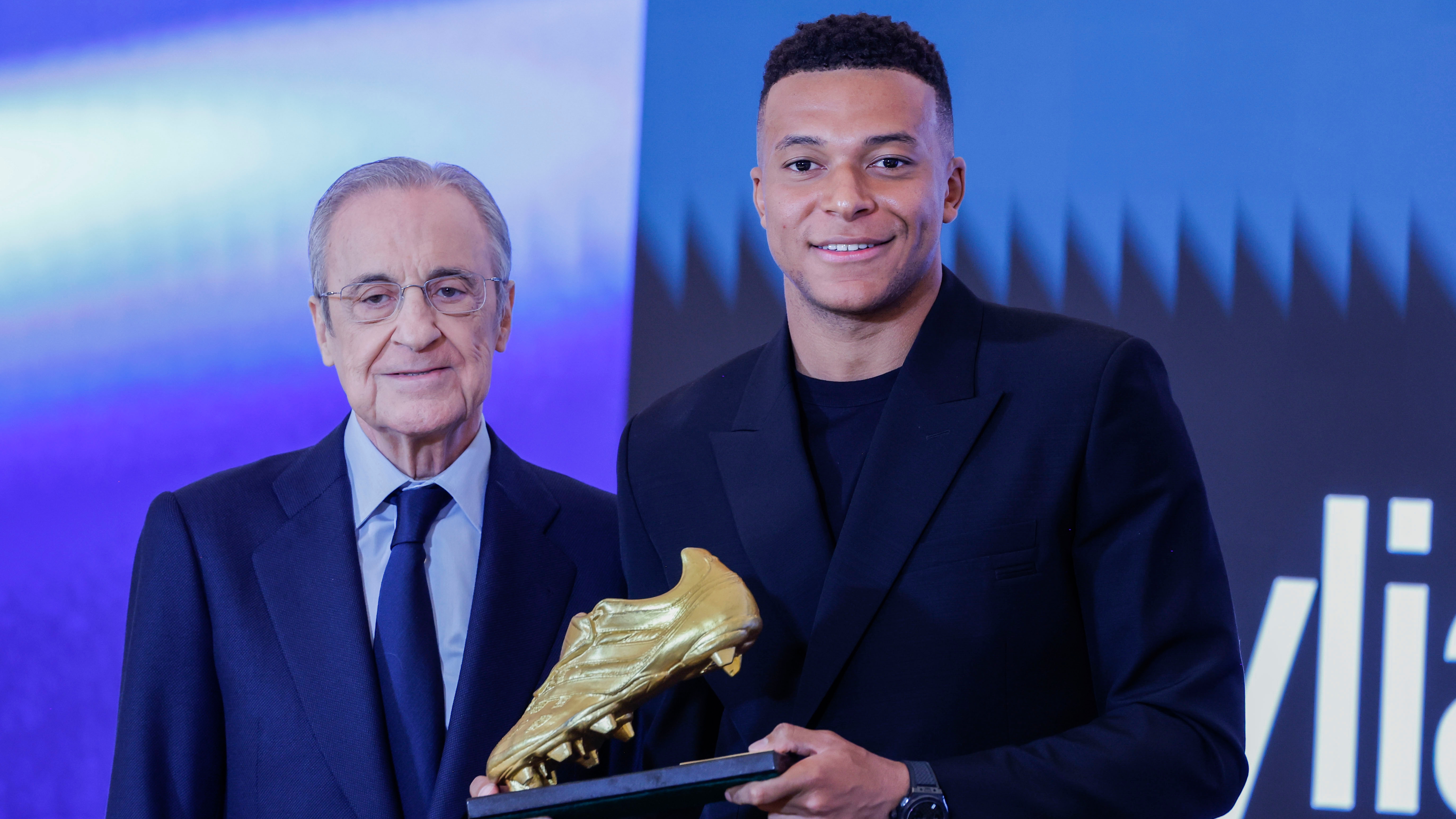 31/10/25ENTREGA BOTA DE ORO 2024-2025 KILIAN MBAPPEREAL MADRID FLORENTINO PEREZ 
