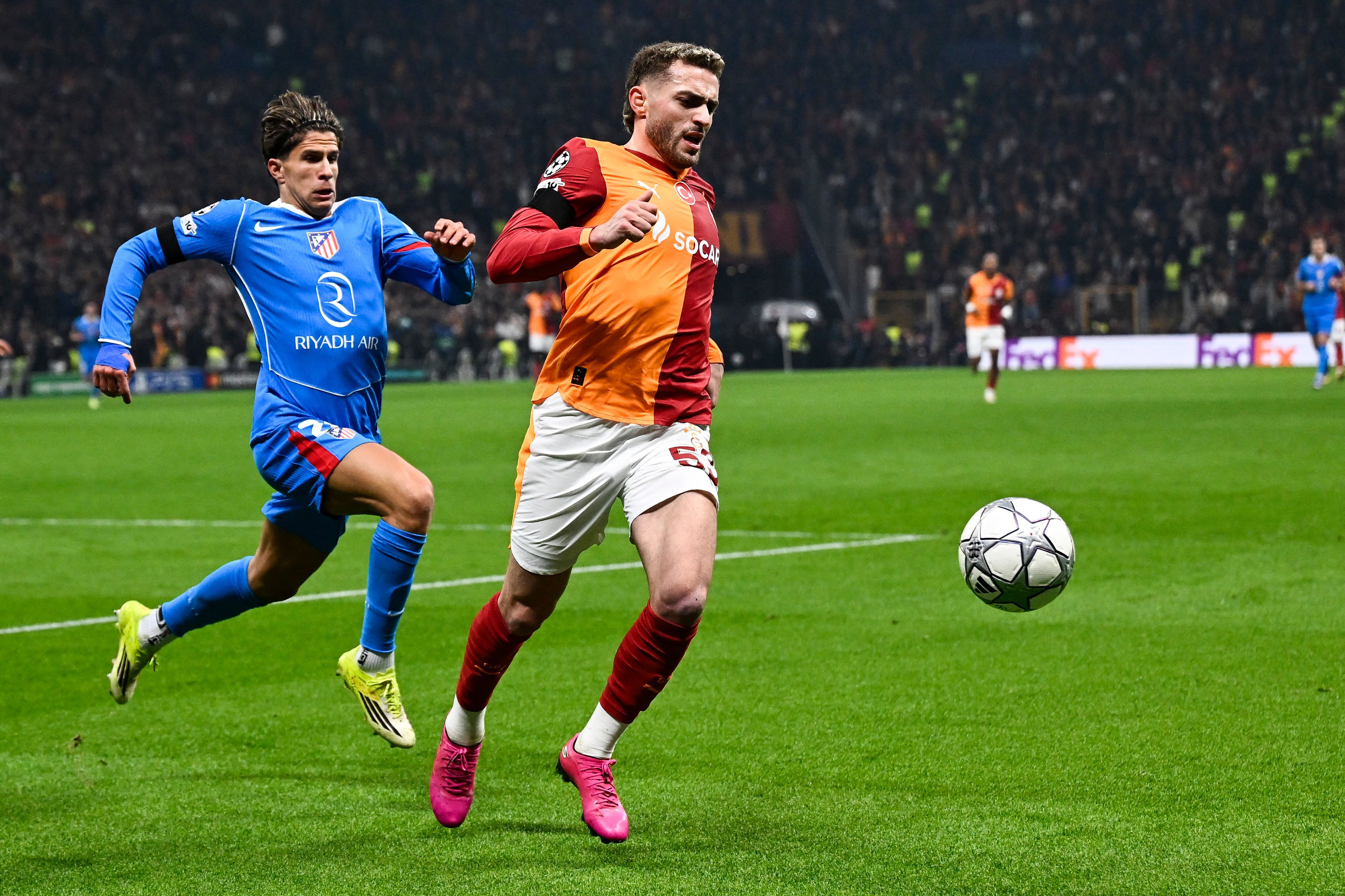Galatasaray's Turkish forward #53 Baris Alper Yilmaz (R) controls the ball past Atletico Madrid's Argentine forward #20 Giuliano Simeone during the UEFA Champions League, league phase day 7, football match between Galatasaray and Atletico Madrid at Rams Park in Istanbul, on January 21, 2026. (Photo by YASIN AKGUL / AFP)