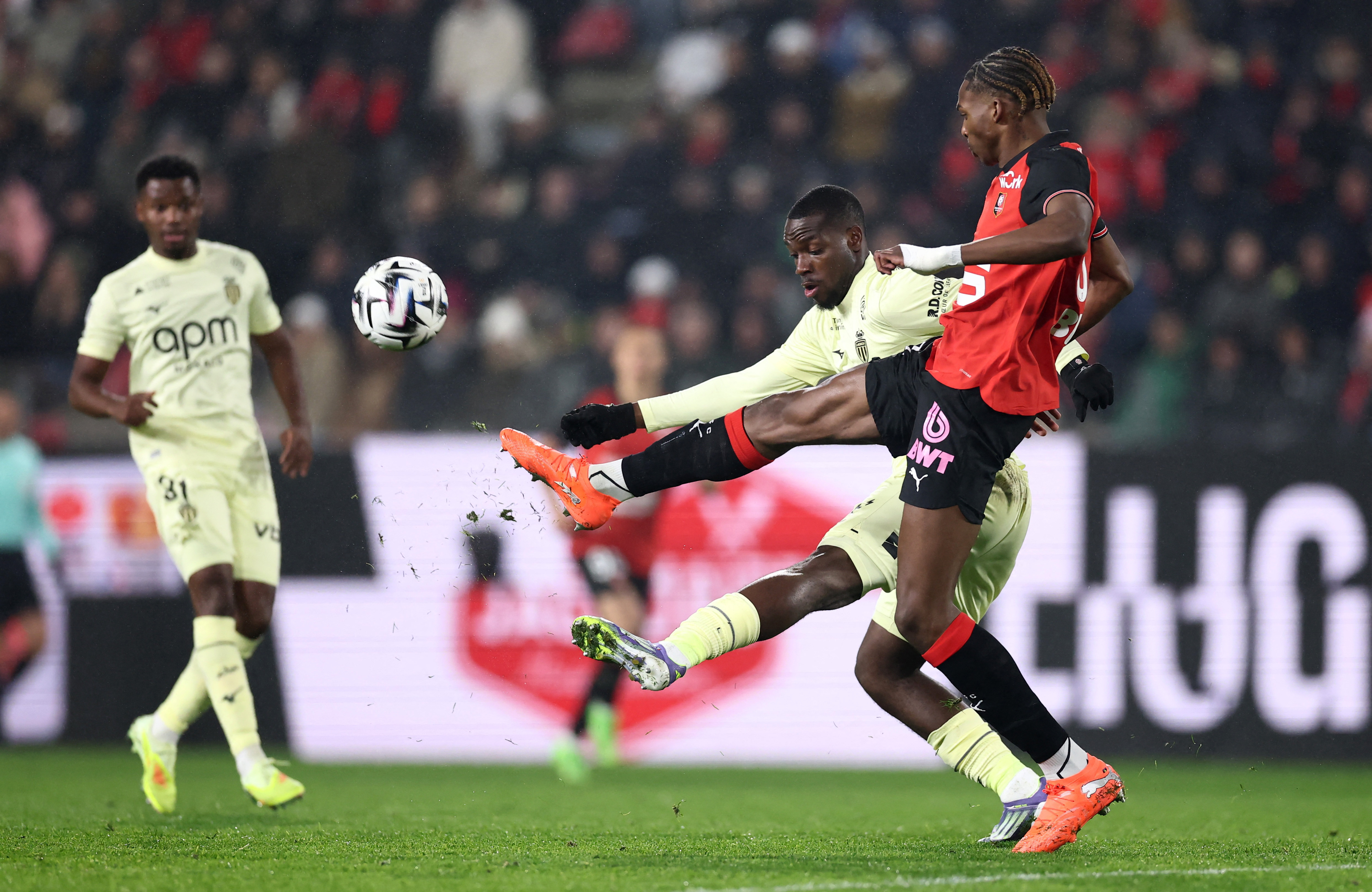 Soccer Football - Ligue 1 - Stade Rennes v AS Monaco - Roazhon Park, Rennes, France - November 22, 2025 Stade Rennes' Jeremy Jacquet in action with AS Monaco's George Ilenikhena REUTERS/Stephane Mahe