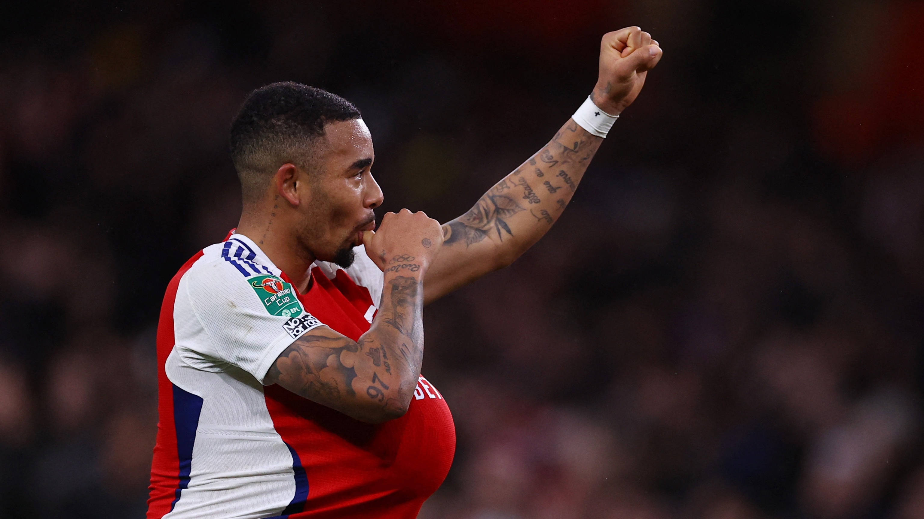 Gabriel Jesús, jugador del Arsenal, celebra uno de sus goles anotados ante el Crystal Palace en Carabao Cup.