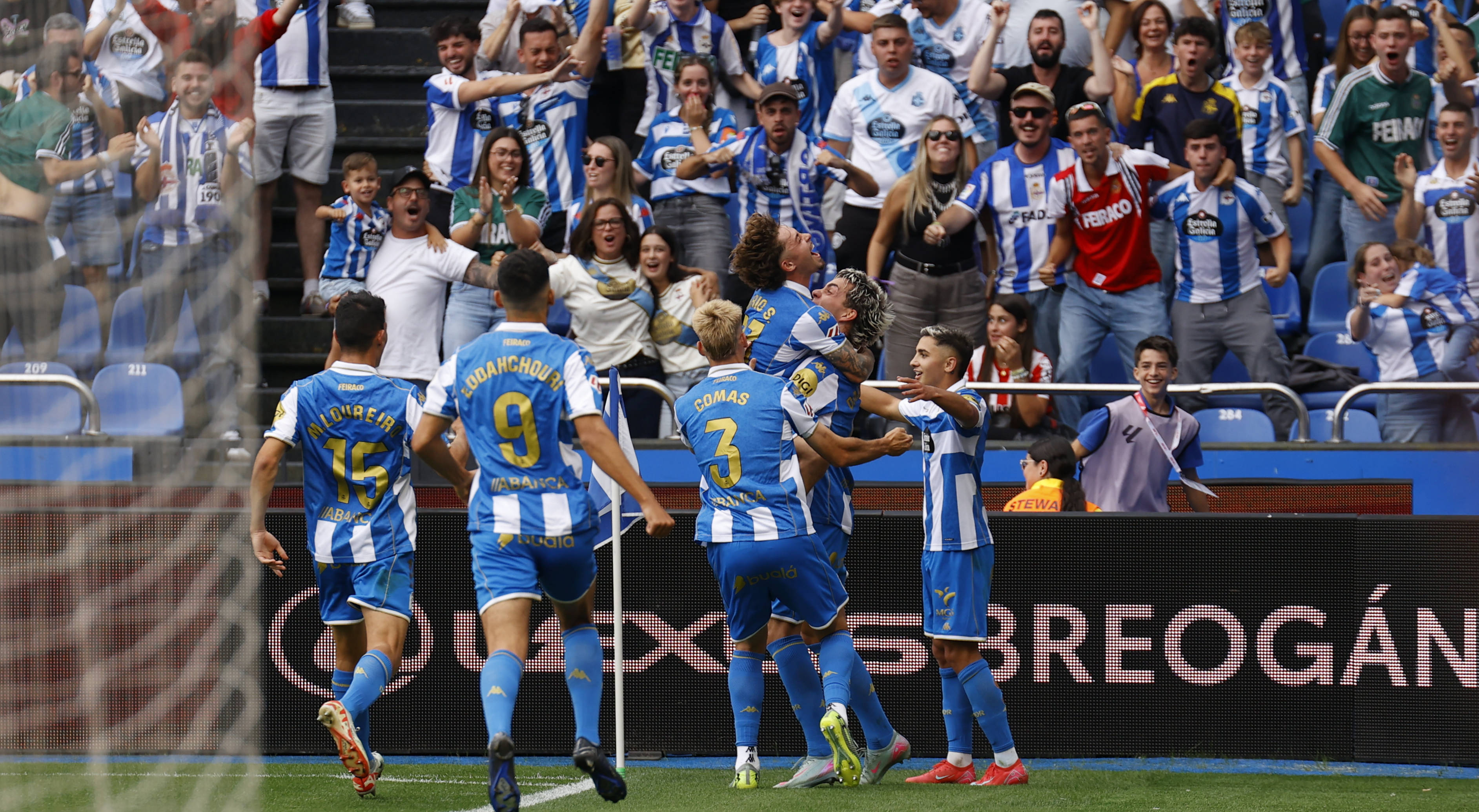 Riazor y el Sporting se rinden a Dani Barcia