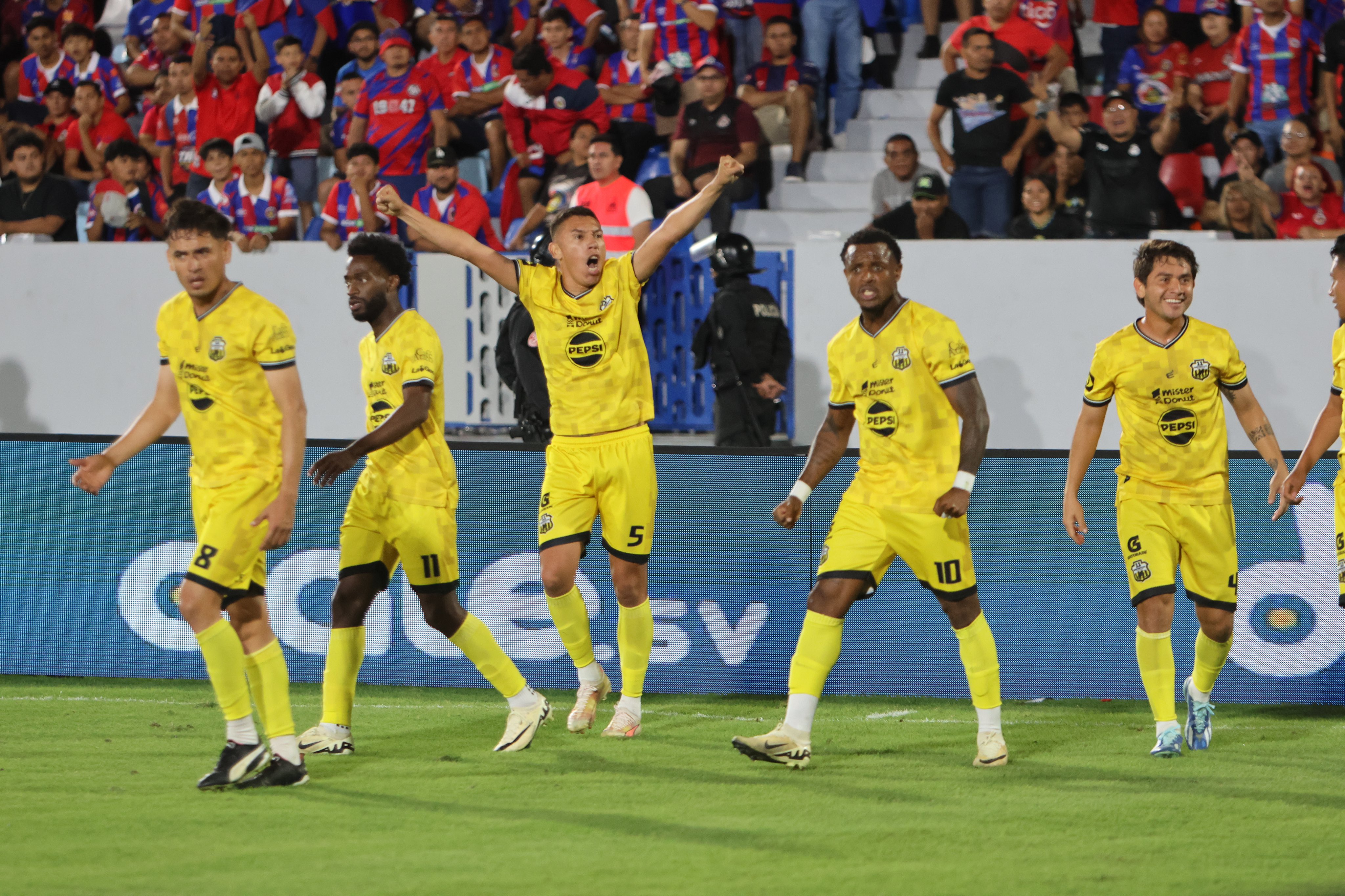 Once Deportivo celebra un gol en la final del Torneo Apertura 2024 de la Liga Mayor de El Salvador contra CD FAS. (Liga Mayor El Salvador)