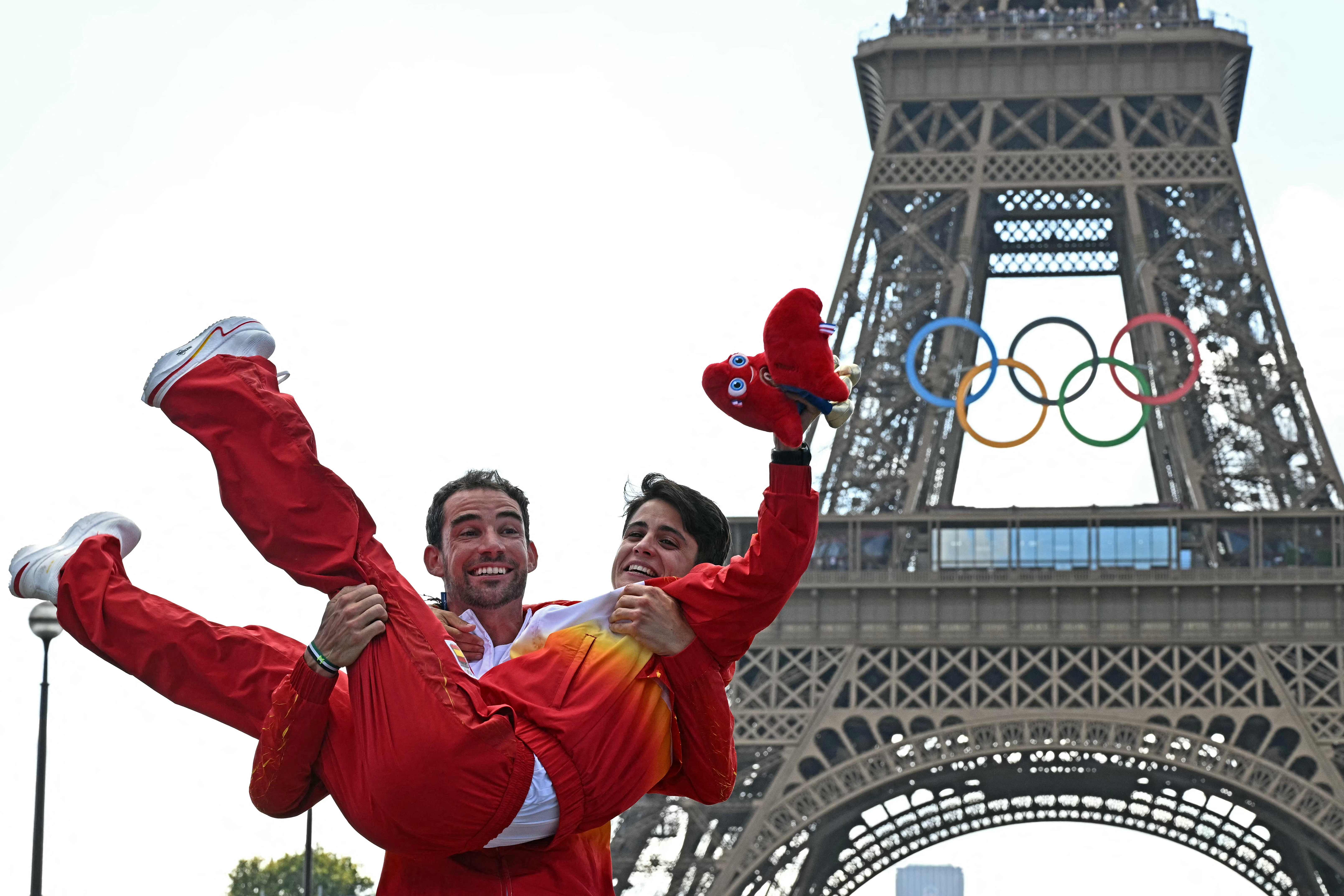 Winners Spain's Alvaro Martin (L) and Maria Perez pose on the podium after the mixed marathon race walk relay of the athletics event at the Paris 2024 Olympic Games at Trocadero in Paris on August 7, 2024. (Photo by Gabriel BOUYS / AFP)