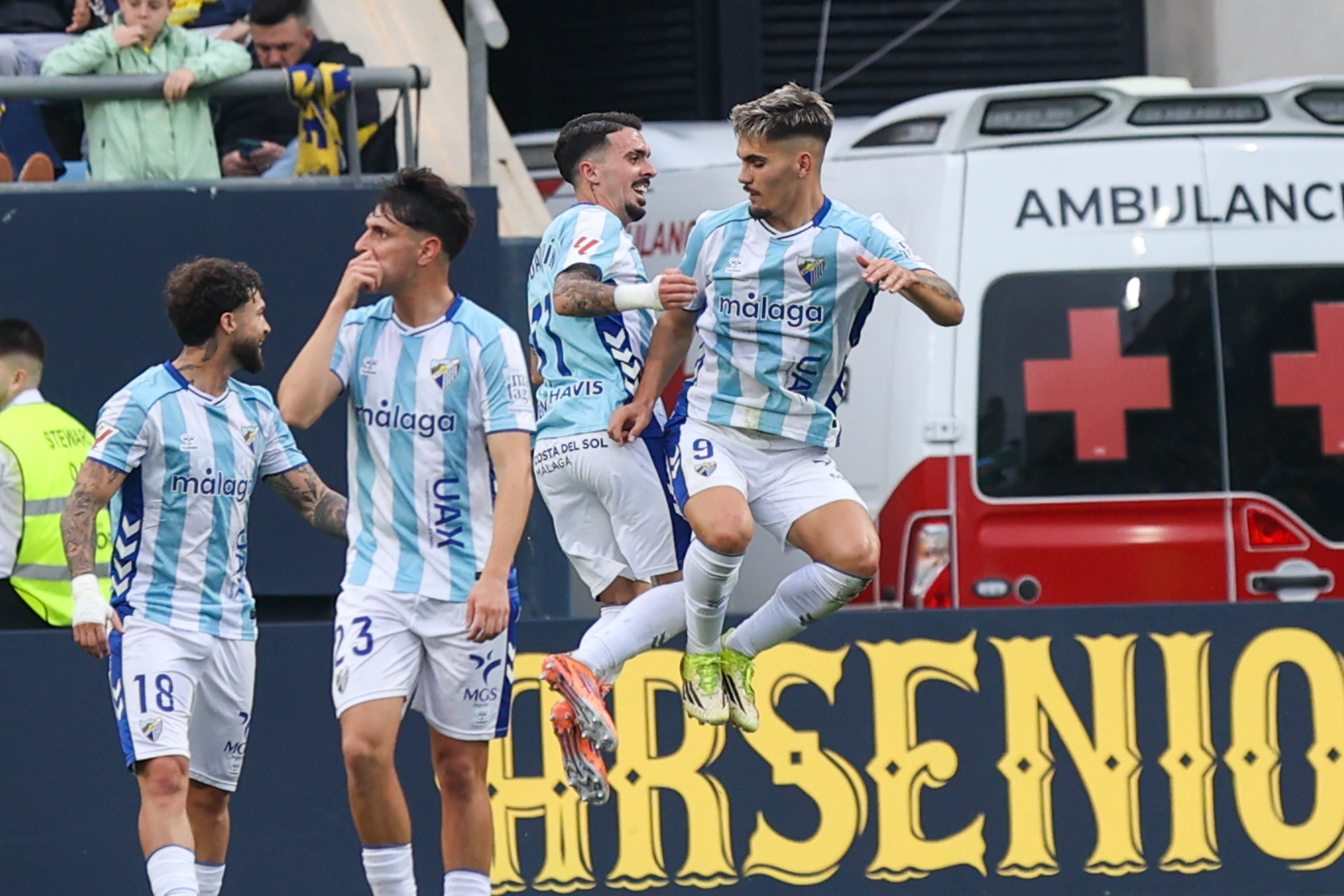 La pizarra mágica de Juanfran Funes aniquila el bisturí de Sergio González