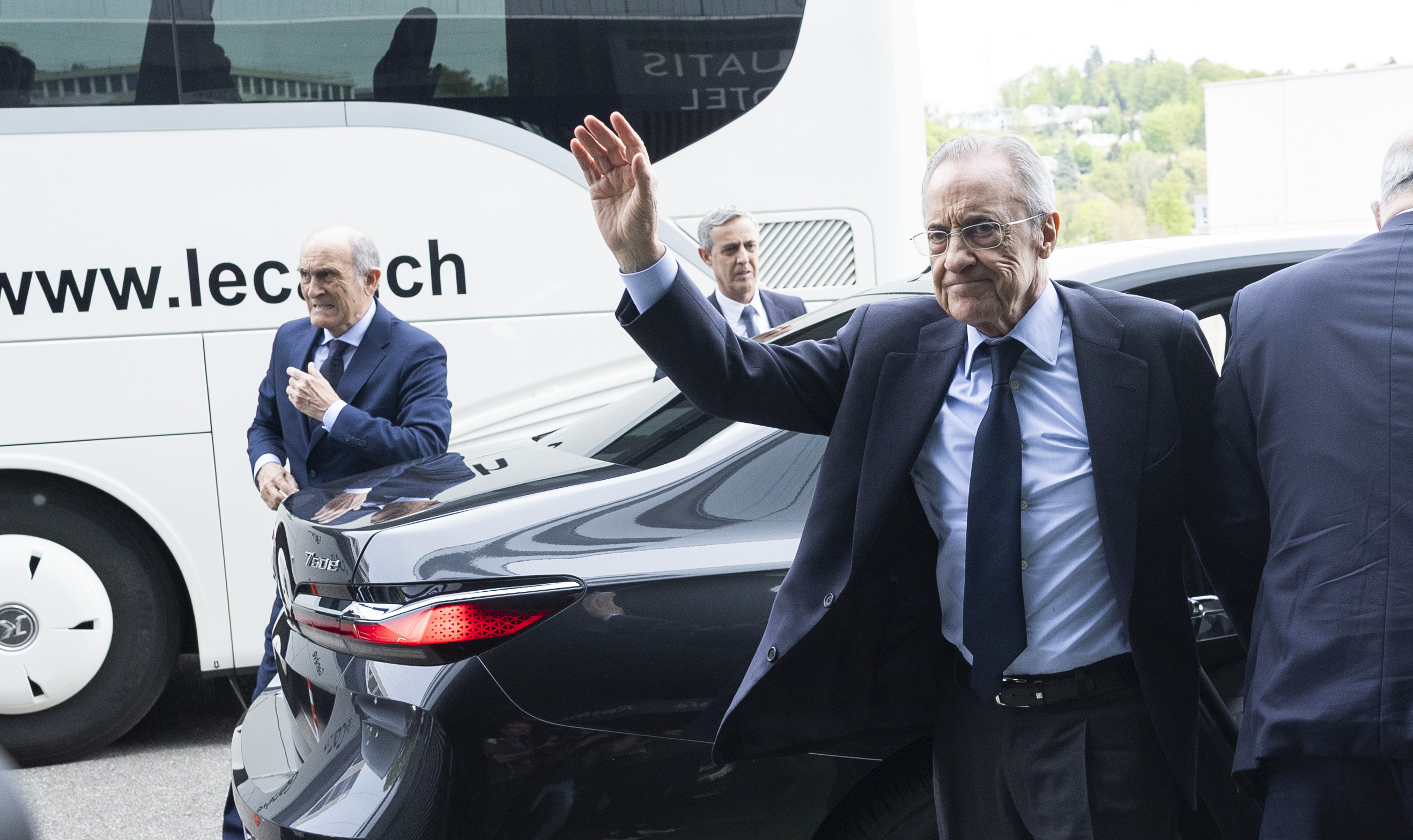 Florentino Pérez anuncia fichajes y reconoce errores en el Real Madrid