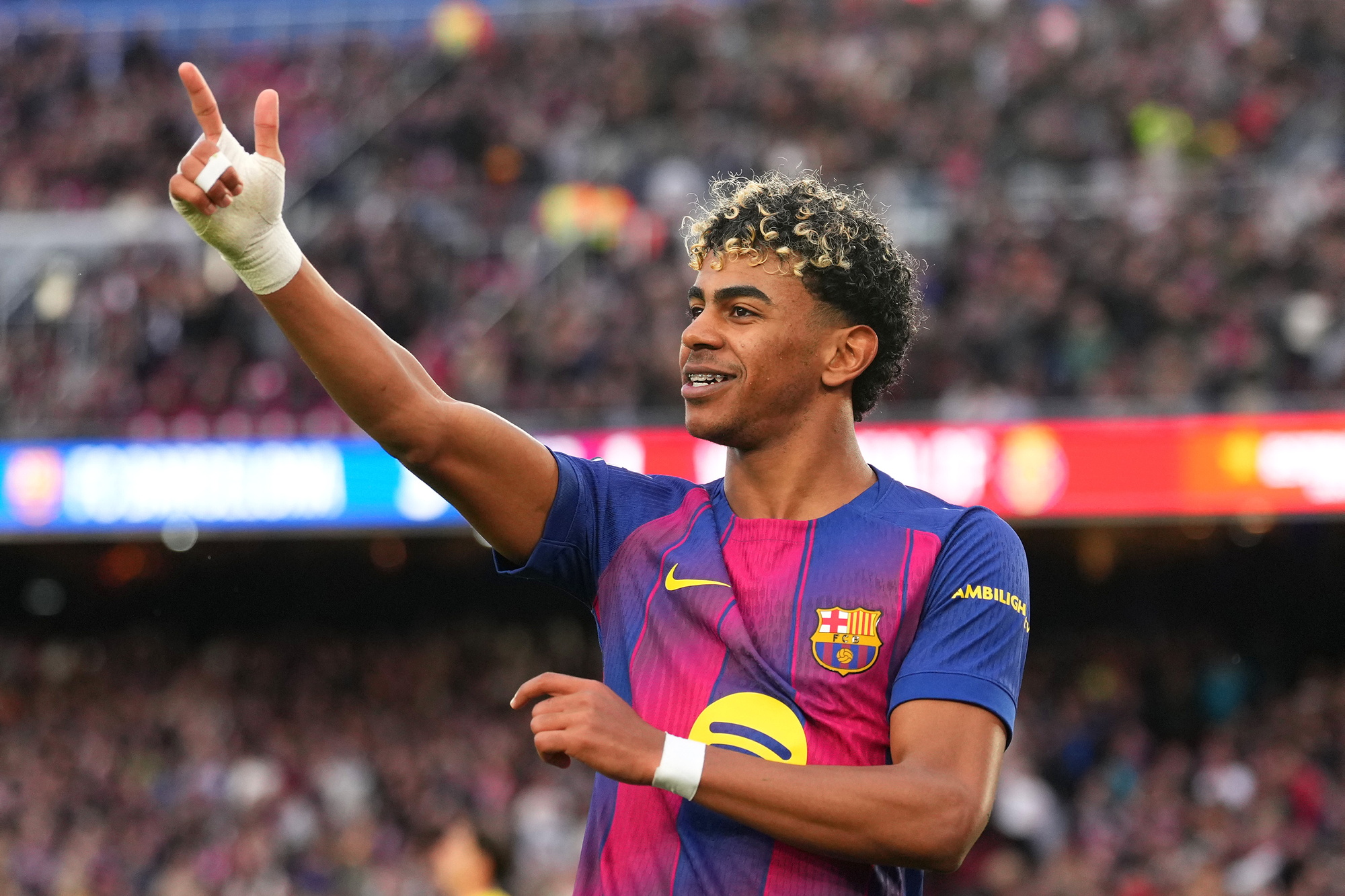 El jugador del Barcelona, Lamine Yamal, celebra el 3-1 al Villarreal. 
