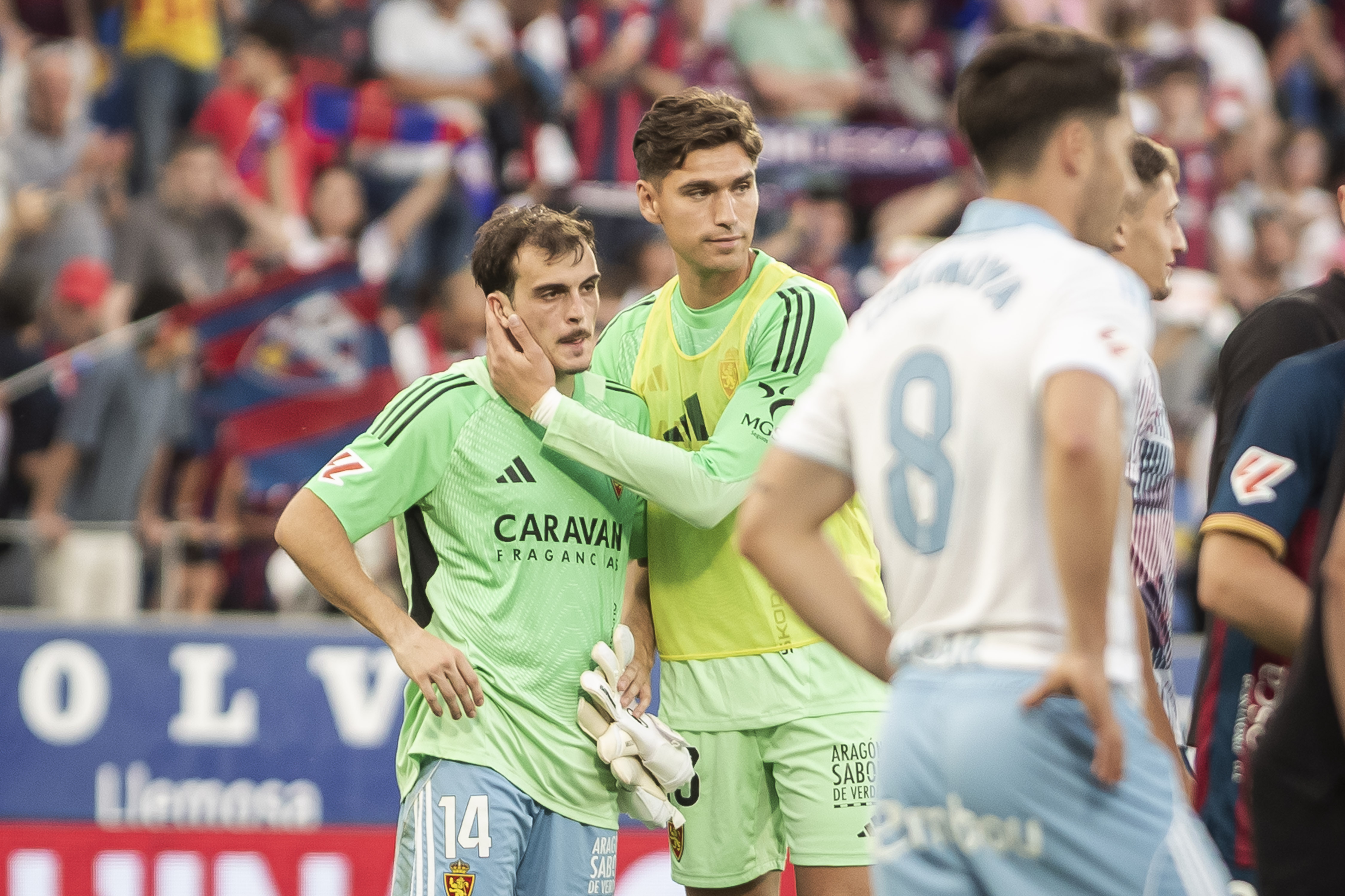 El descenso al rojo vivo: Huesca y Mirandés ahogan a Zaragoza y Cultural