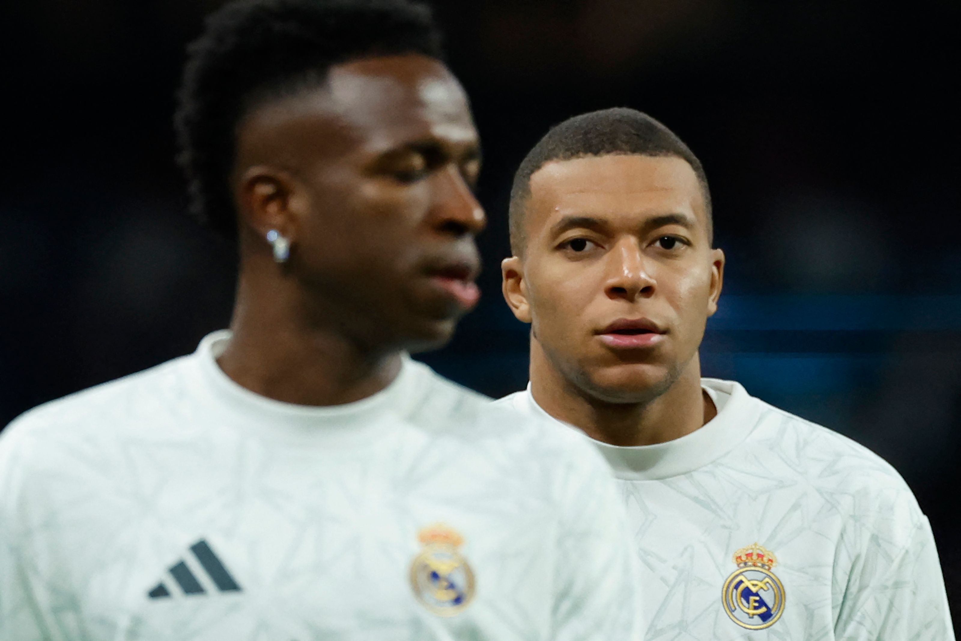 Real Madrid's Brazilian forward #07 Vinicius Junior and Real Madrid's French forward #09 Kylian Mbappe (R) warm up before the Spanish league football match between Real Madrid CF and FC Barcelona at the Santiago Bernabeu stadium in Madrid on October 26, 2024. (Photo by OSCAR DEL POZO / AFP)