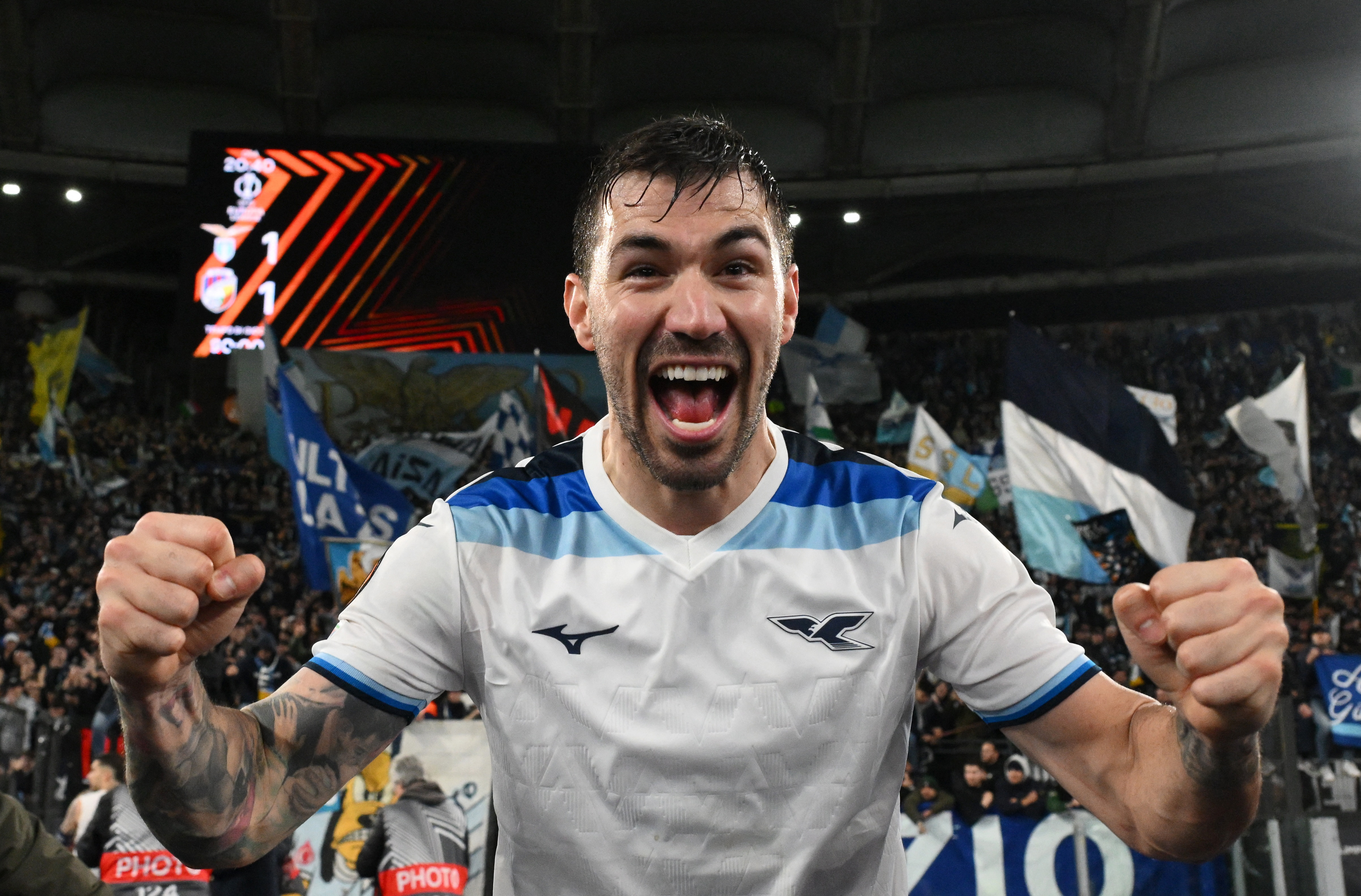 Romagnoli celebra la clasificación a cuartos tras vencer al Viktoria Plzen.