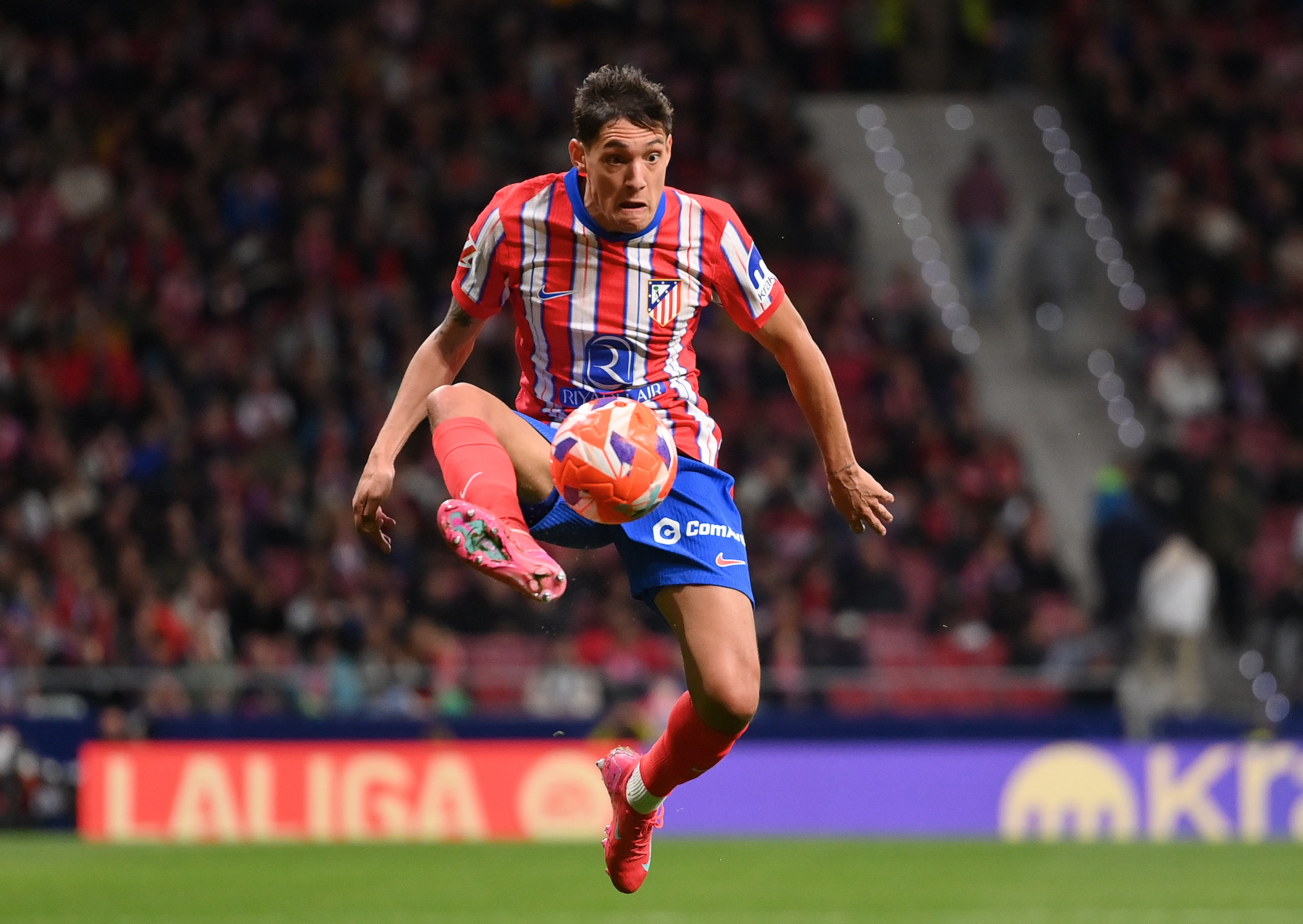 En 2022 se produciría el fichaje de Nahuel Molina procedente del Udinese al igual que De Paul. Desde entonces ha disputado 136 partidos con el club rojiblanco. Con el Atlético no ha ganado ningún título, pero ha logrado ganar un Mundial (2022) y una Copa América (2024).