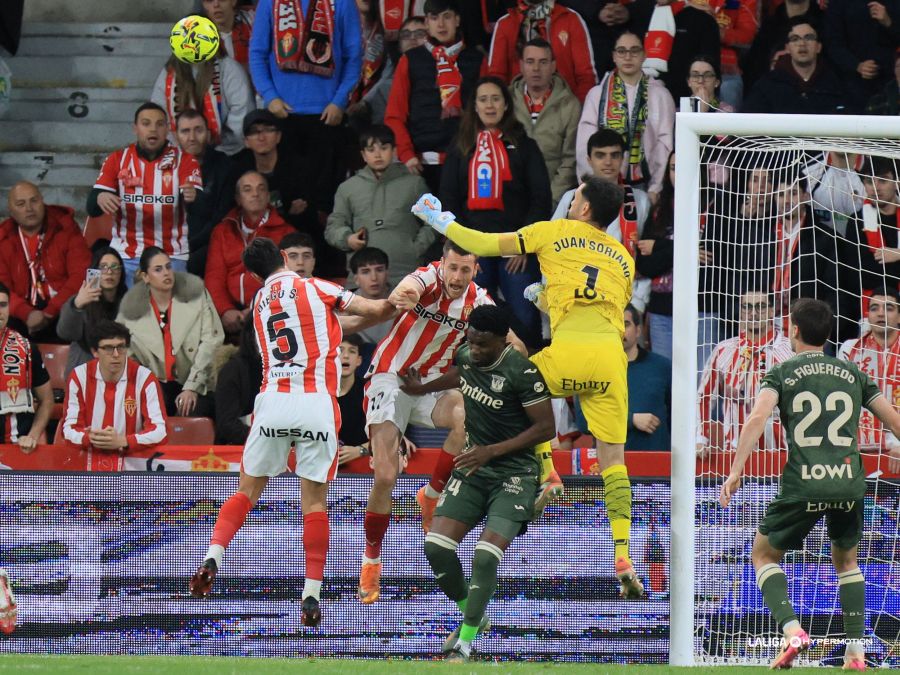 La falta de acierto vuelve a condenar al Sporting