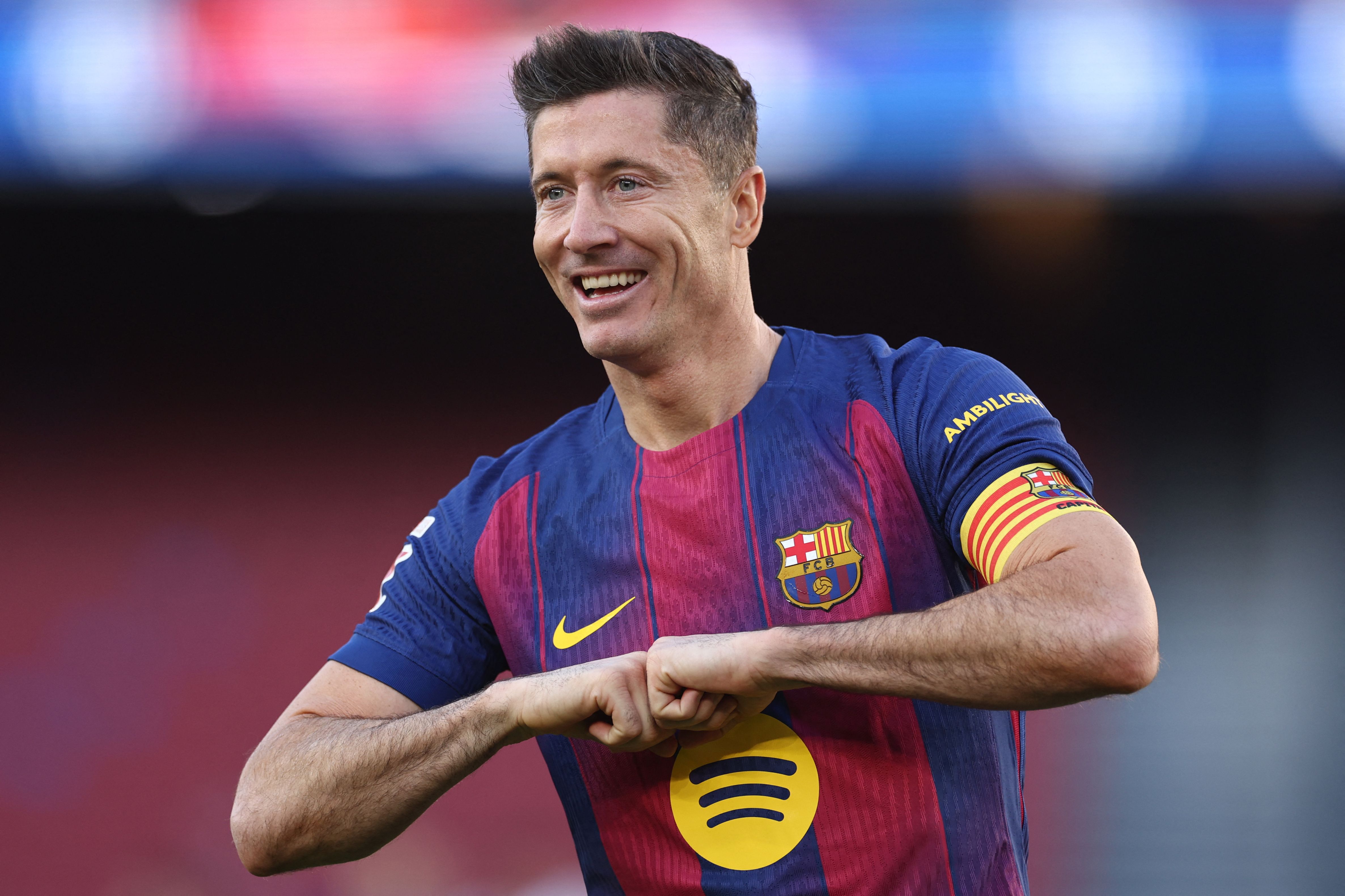 Celebración del delantero polaco del Barcelona, Robert Lewandowski, para poner le primer gol del encuentro en el marcador.