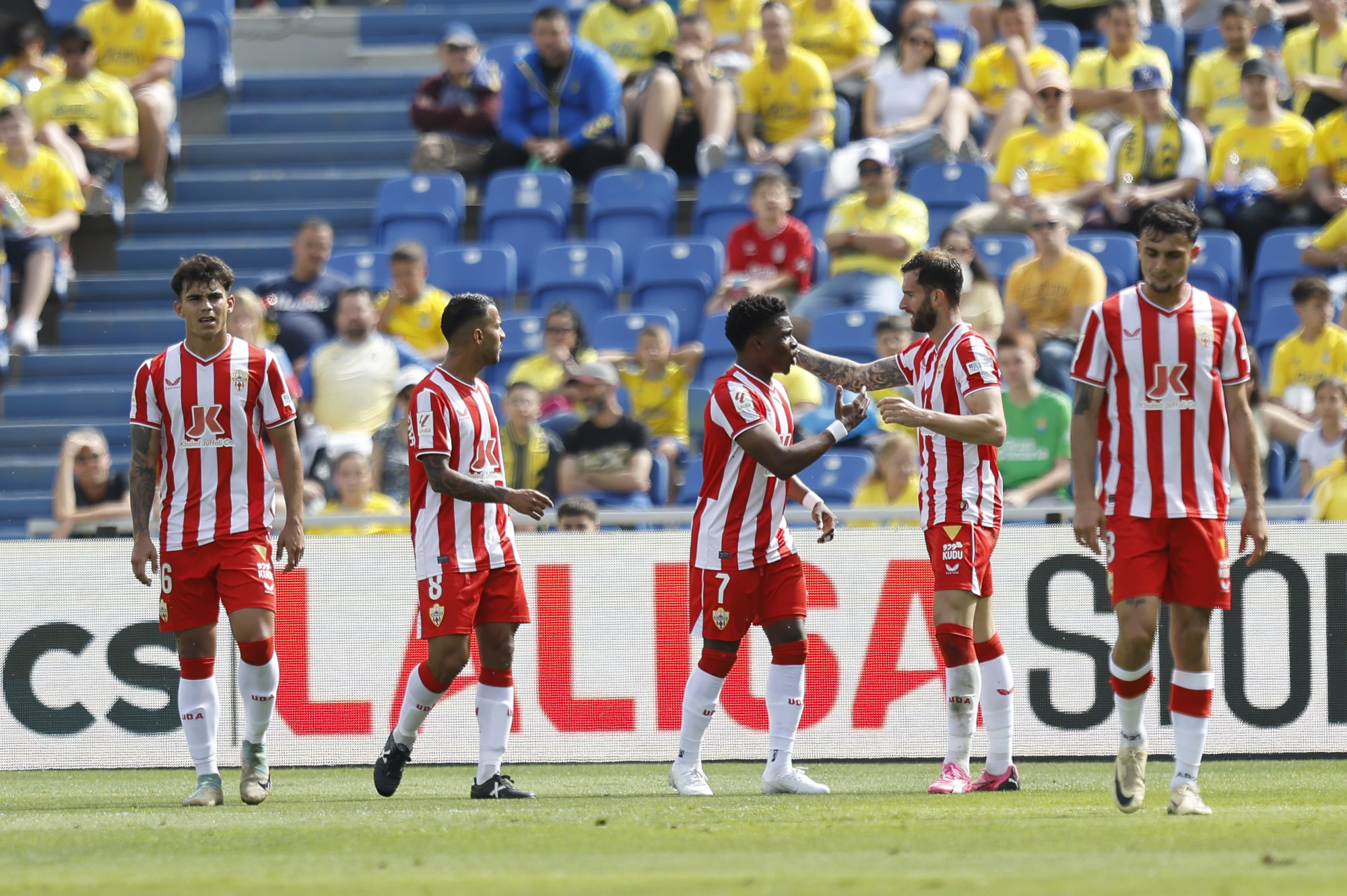 Baptistao y Maximiano animan la fiesta de Jonathan Viera