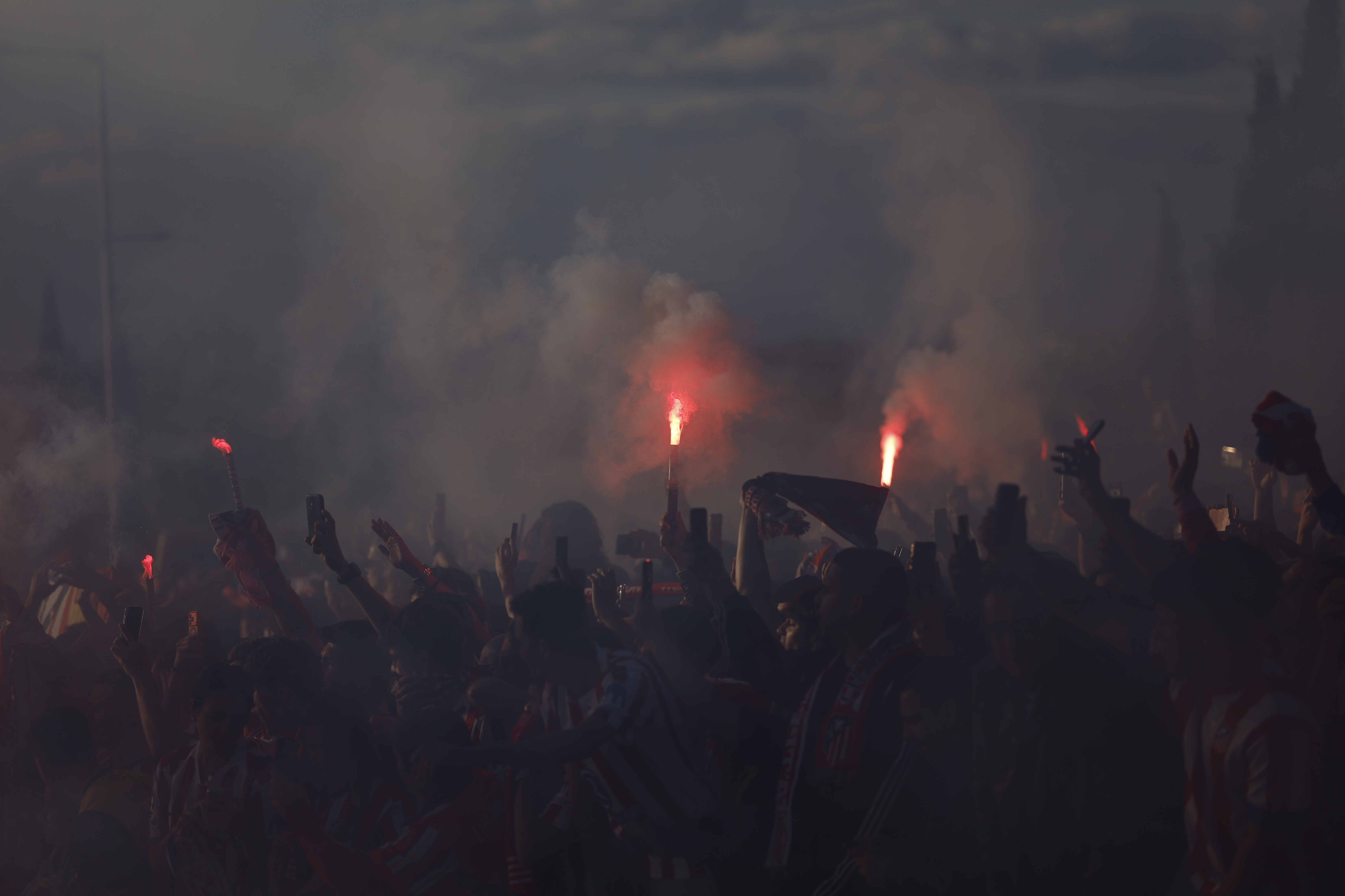 Atlético Madrid fans welcome bus