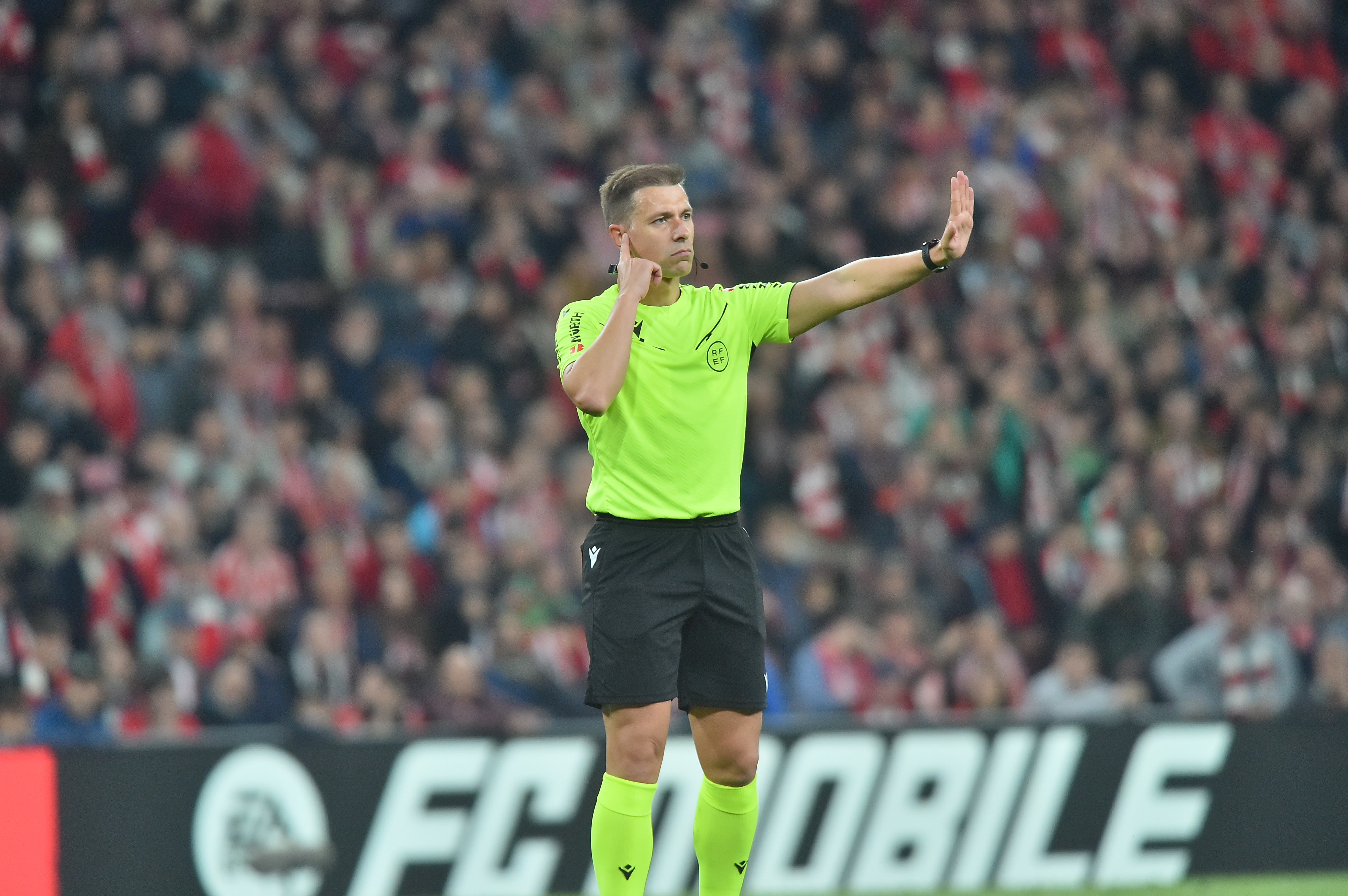 13/04/25 - Cordero Vega durante el partido entre el Athletic y el Rayo Vallecano de la temporada 2024/25. 13/04/25  