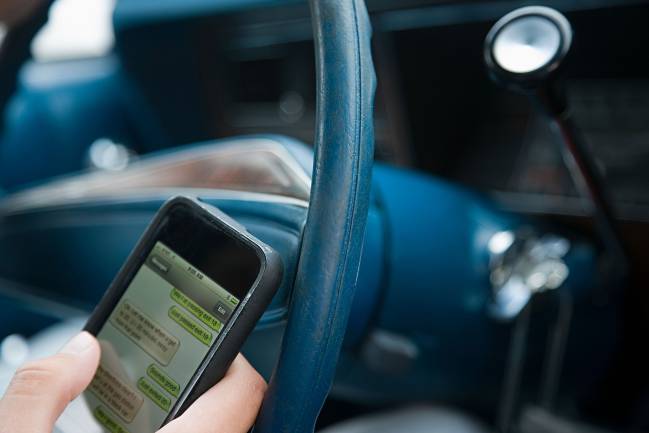 Cómo usar el móvil en el coche sin ser multado con estos gadgets -  Meristation