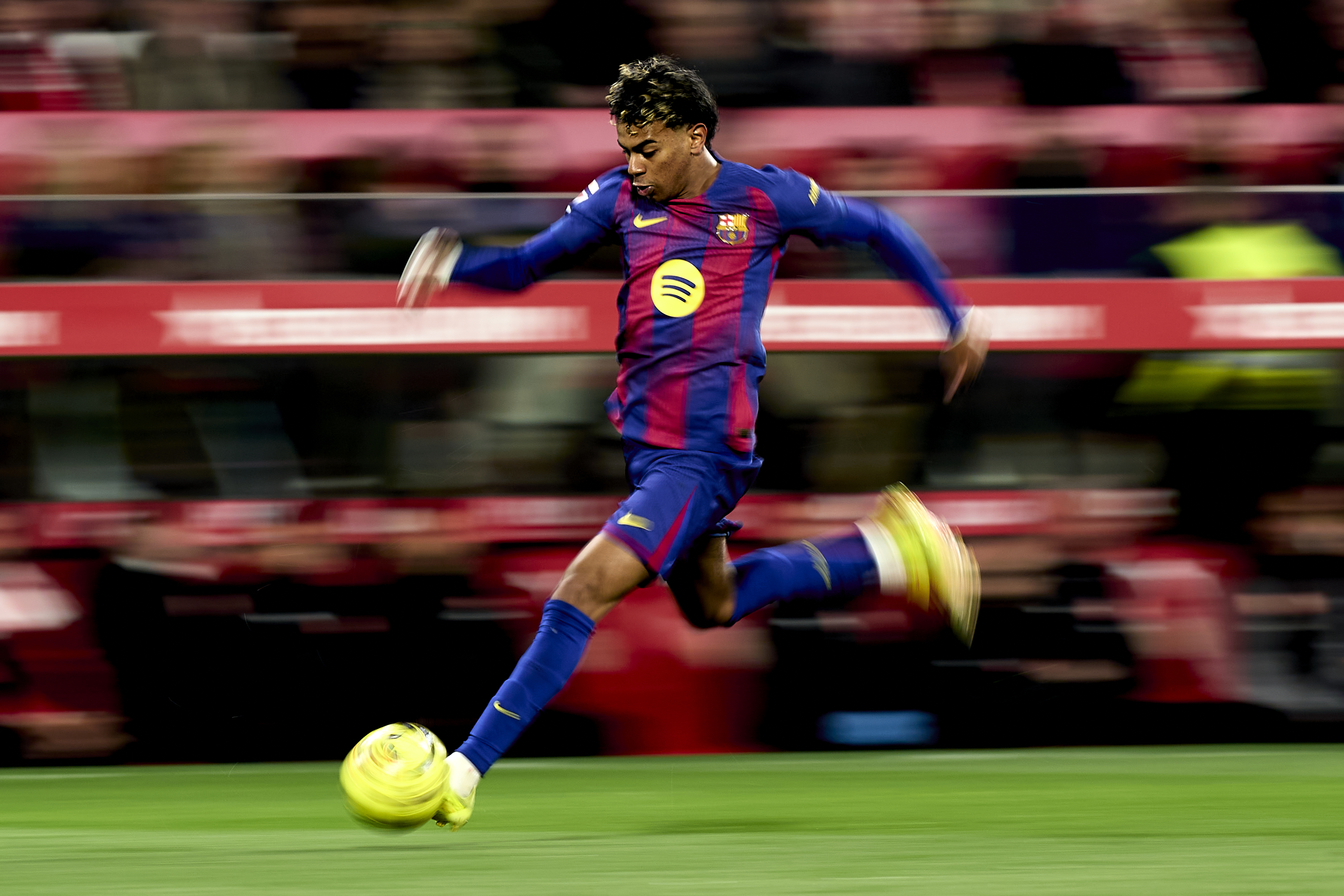GIRONA, SPAIN - FEBRUARY 16: Lamine Yamal of FC Barcelona controls the ball during the LaLiga EA Sports match between Girona FC and FC Barcelona at Montilivi Stadium on February 16, 2026 in Girona, Spain. (Photo by Pablo Rodriguez/Quality Sport Images/Getty Images)