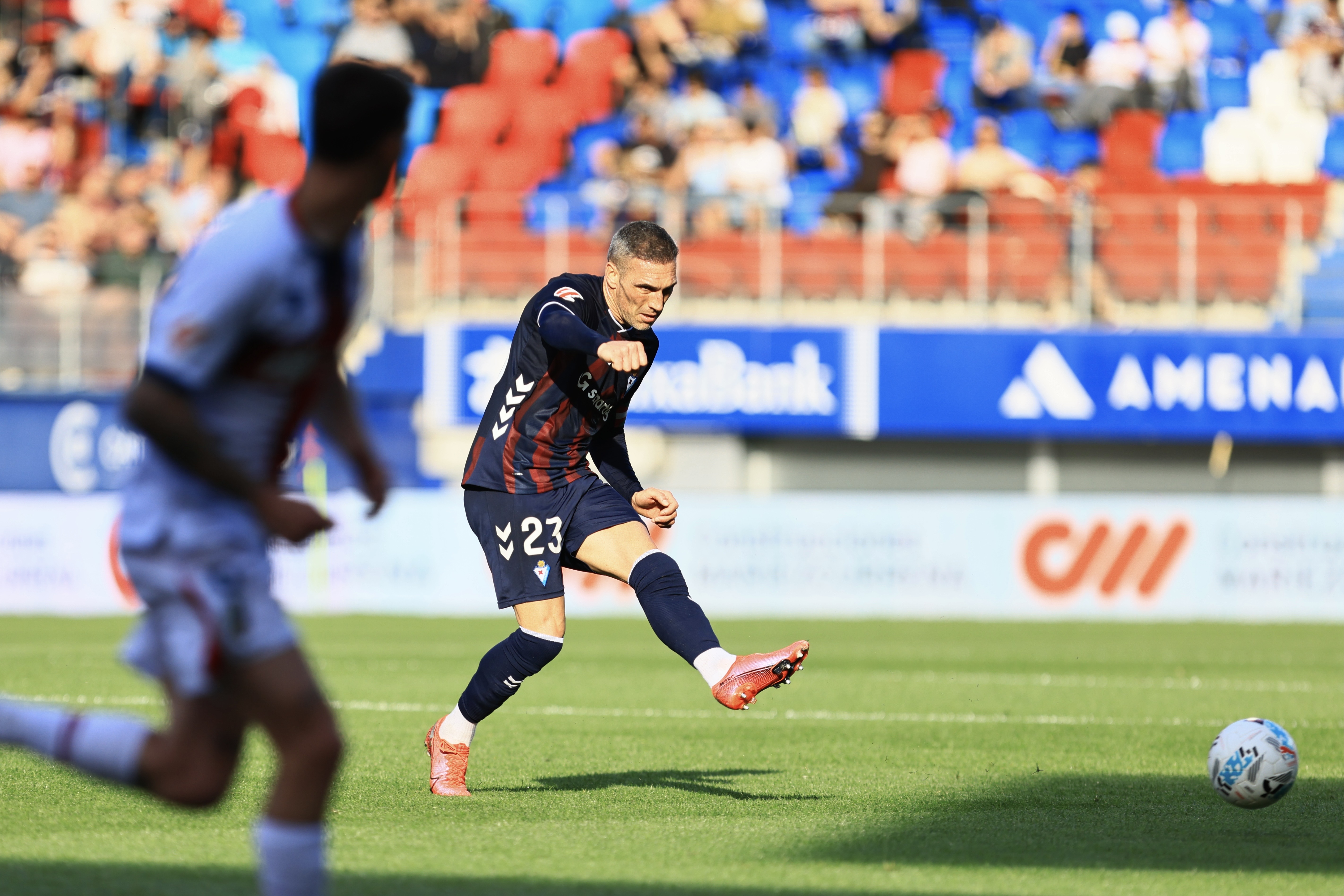 Ipurua constata dos dinámicas contrapuestas