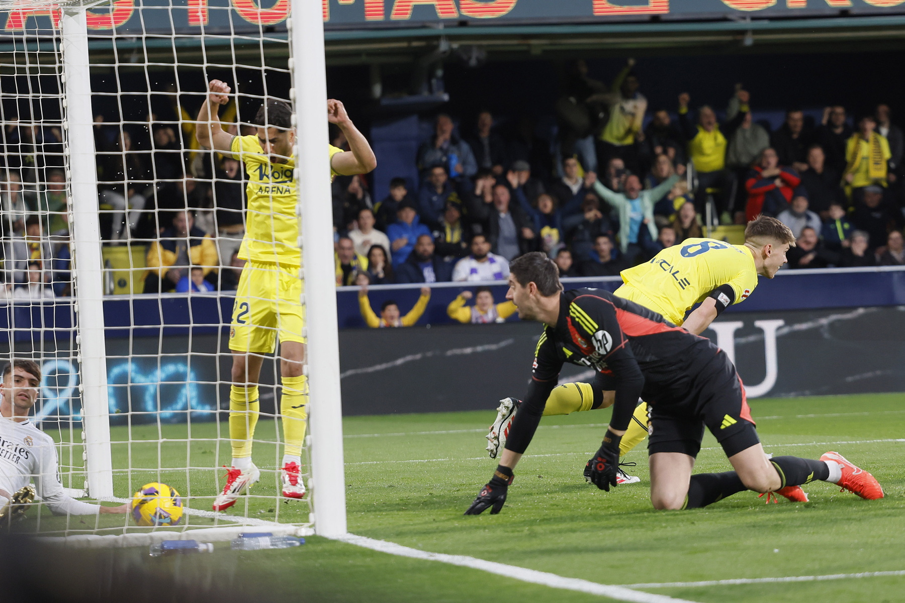 El jugador del Villarreal, Juan Foyth, marca el 1-0 al Real Madrid. 