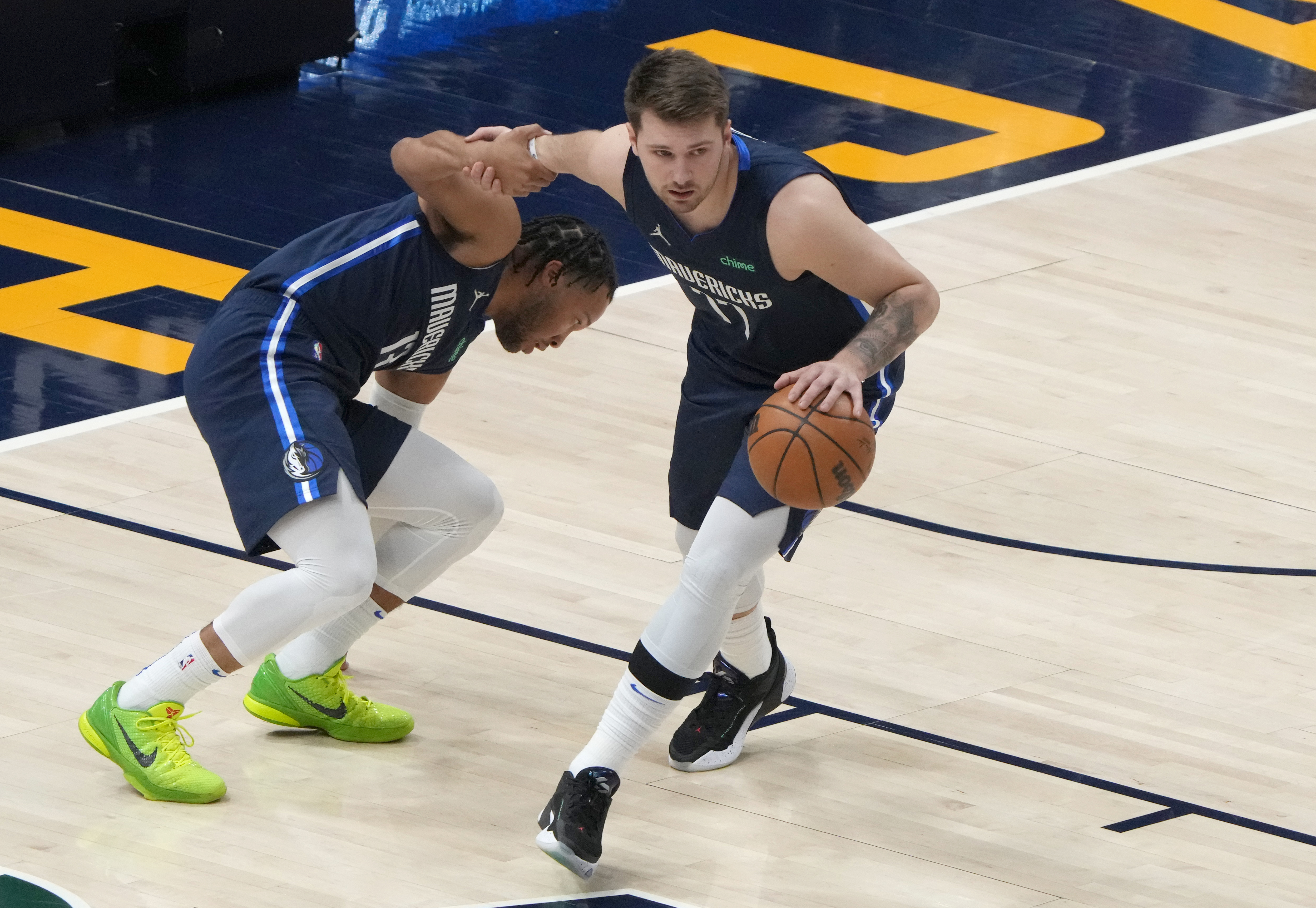 Luka Doncic trolls teammate and Eagles fan Jalen Brunson