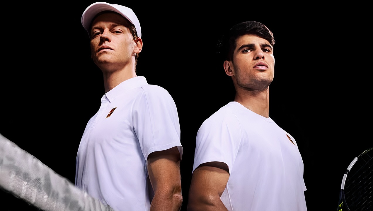 Jannik Sinner y Carlos Alcaraz en posado promocional.
