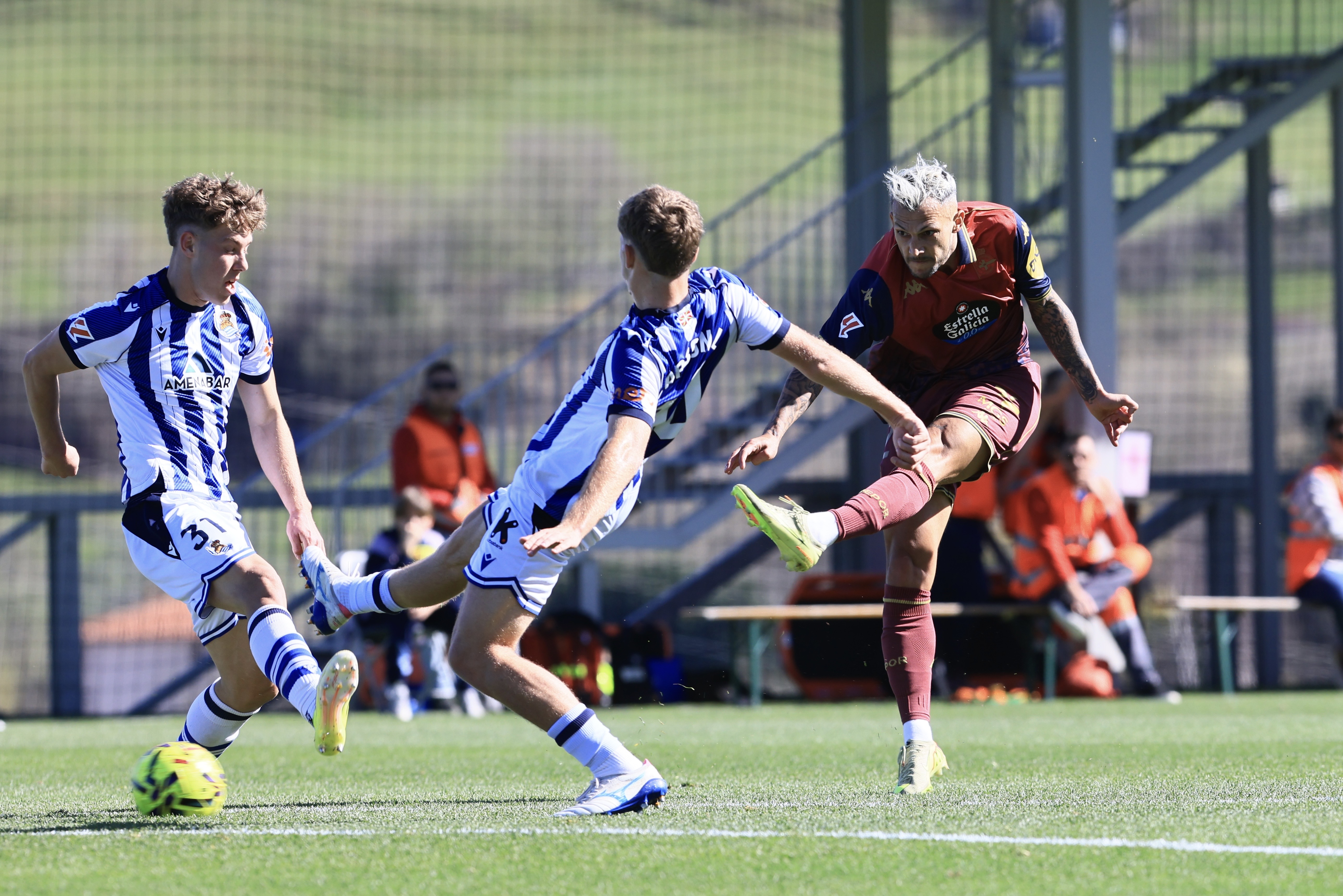 Soriano dispara al Depor hacia el ascenso en Zubieta