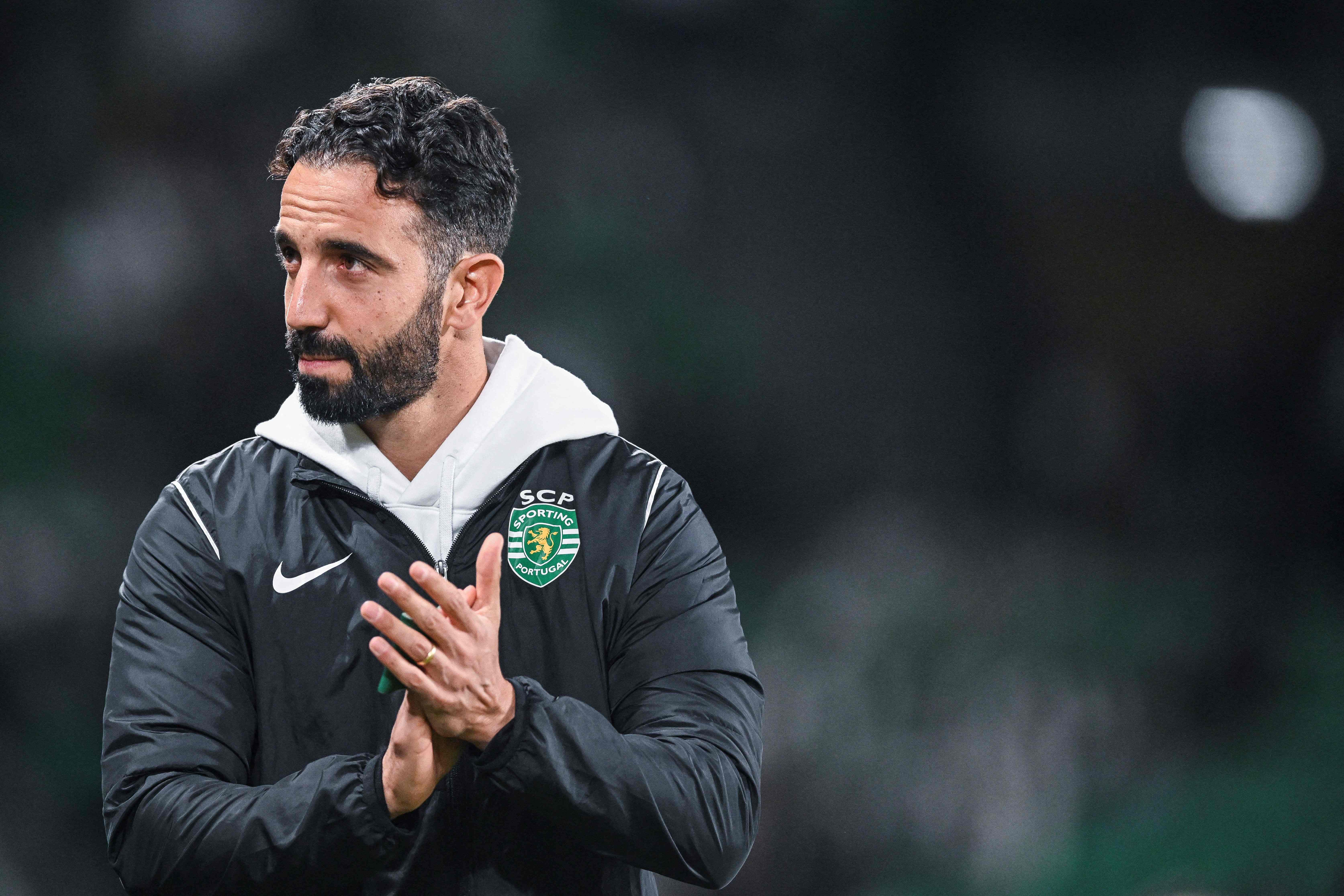 Sporting�s coach Ruben Amorim applauds prior the Portuguese League Cup quarter final football match between Sporting CP and CD Nacional at the Jose Alvalade stadium in Lisbon, on October 29, 2024. (Photo by Patricia DE MELO MOREIRA / AFP)