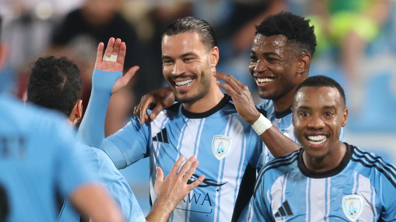 Raúl de Tomás celebra su gol con Al Wakrah.