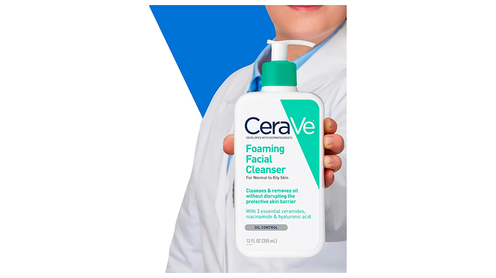 El limpiador facial CeraVe que elimina la grasa e hidrata la piel