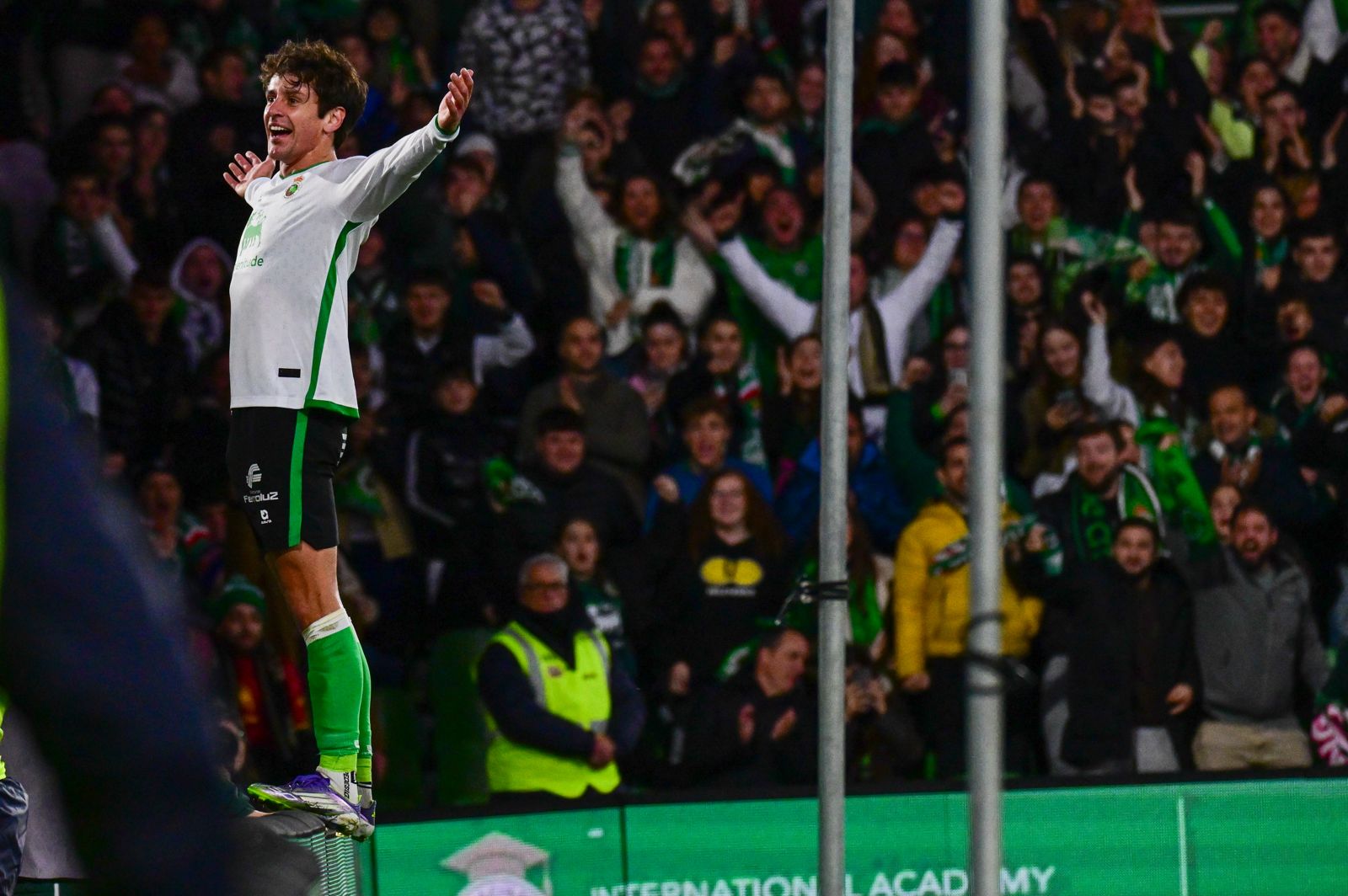 Sangalli celebrando un gol
