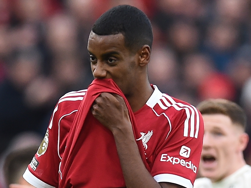 LIVERPOOL (United Kingdom), 22/11/2025.- Liverpool's Liverpool's Alexander Isak reacts reacts during the English Premier League match between Liverpool and Nottingham Forest in Liverpool, Britain, 22 November 2025. (Reino Unido) EFE/EPA/PETER POWELL EDITORIAL USE ONLY. No use with unauthorized audio, video, data, fixture lists, club/league logos, 'live' services or NFTs. Online in-match use limited to 120 images, no video emulation. No use in betting, games or single club/league/player publications.
