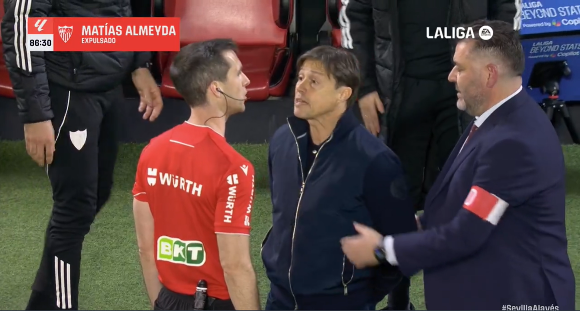 La roja a Almeyda por esta actitud chulesca con el árbitro que pinta a sanción histórica: fíjense en la vena del cuello