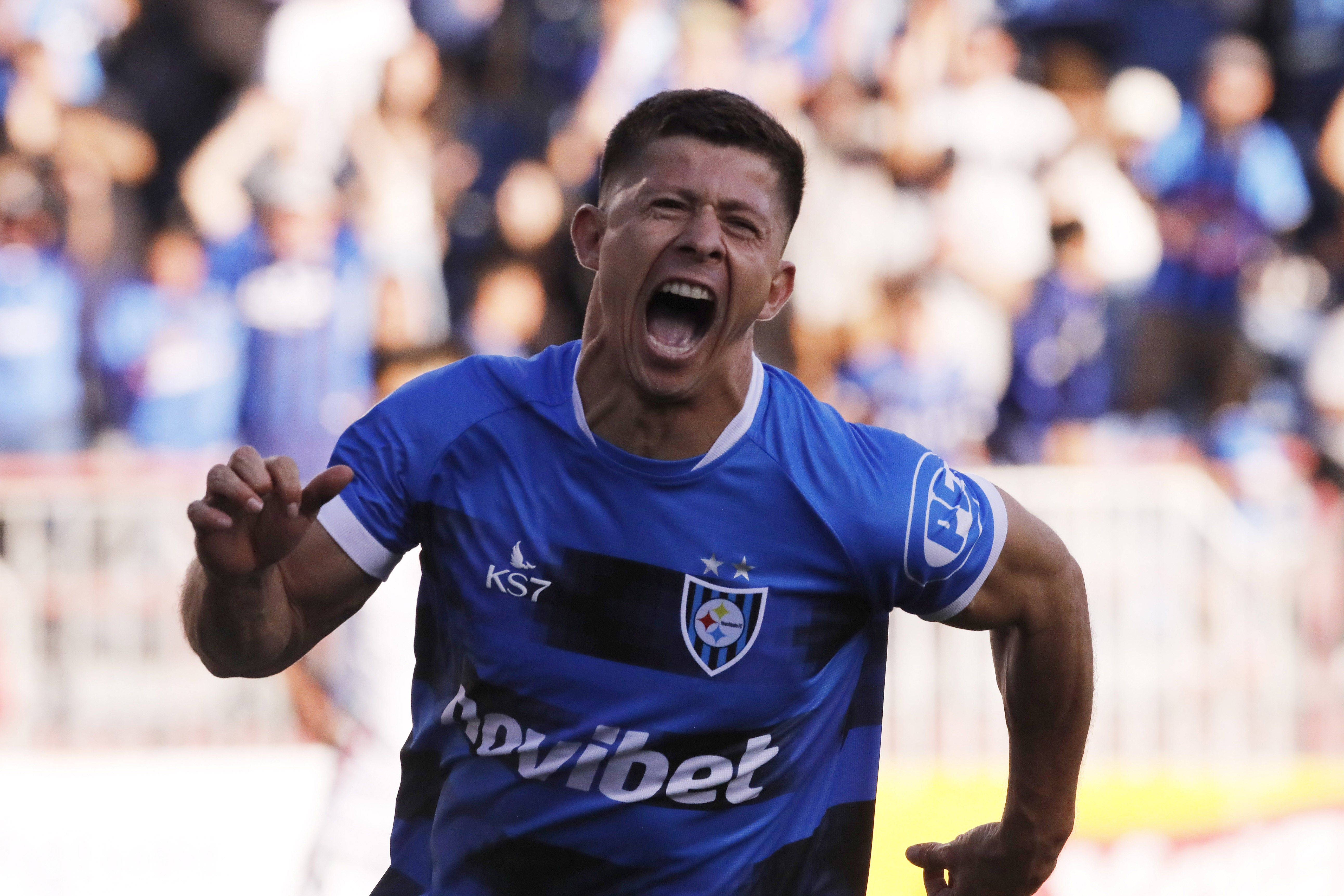 Cris Martínez | “Se transformó en ídolo de Huachipato; es aguerrido y los  hinchas se identifican con él” - AS Chile