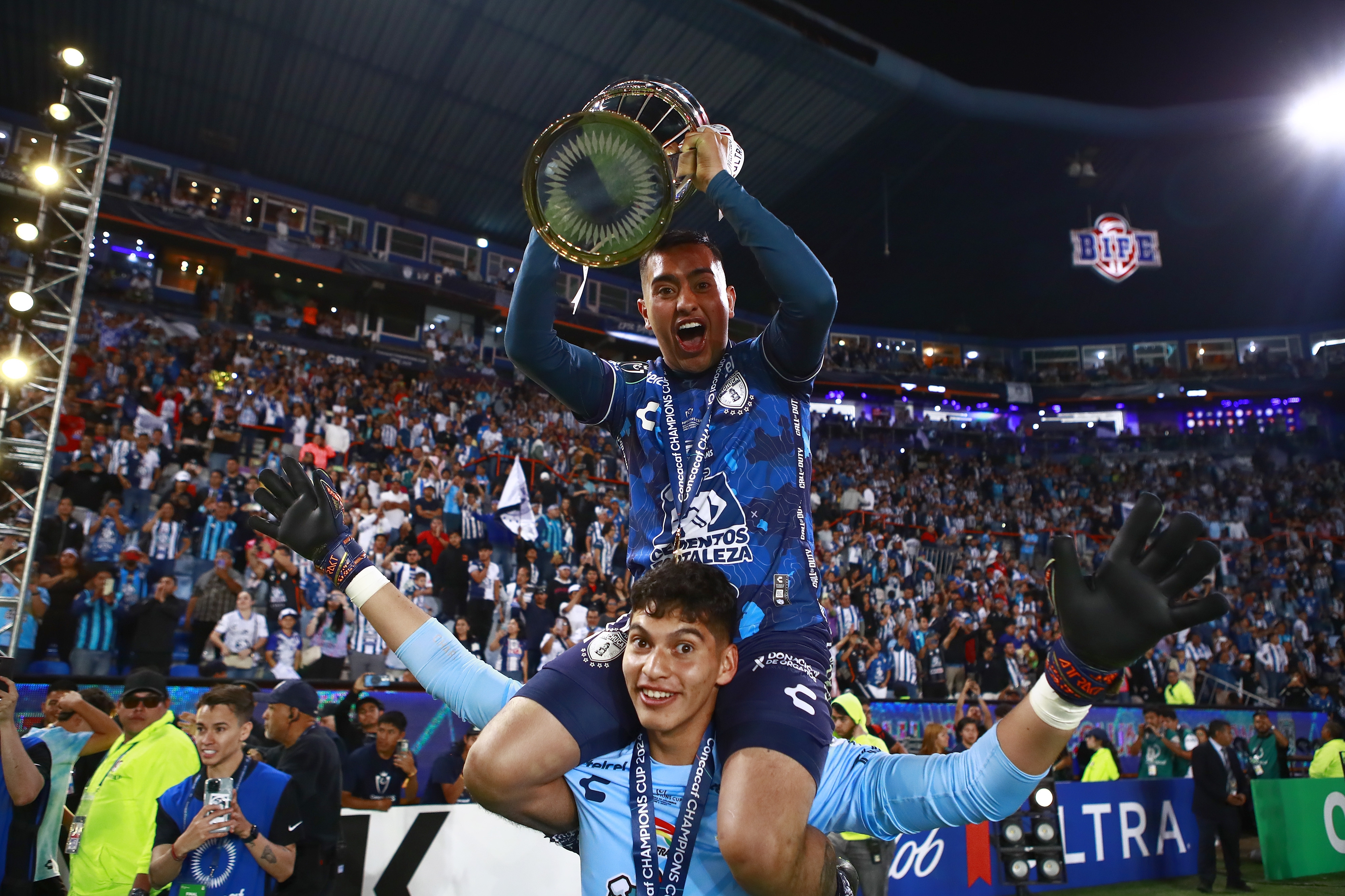 Jose Eulogio and Erick Sanchez of Pachuca celebrate the continental title.