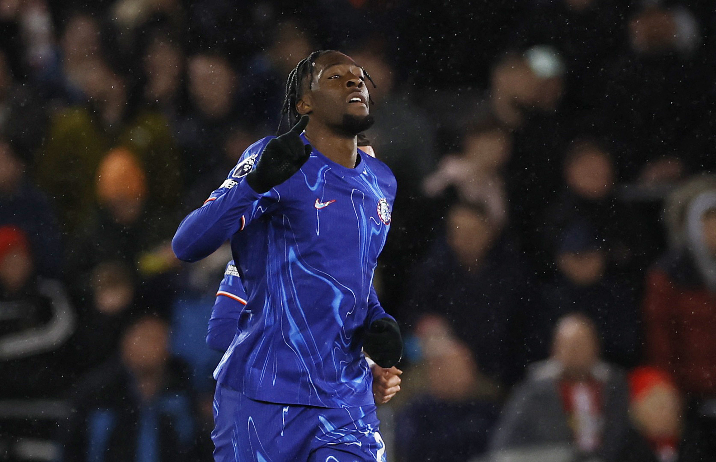 Soccer Football - Premier League - Southampton v Chelsea - St Mary's Stadium, Southampton, Britain - December 4, 2024 Chelsea's Axel Disasi celebrates scoring their first goal Action Images via Reuters/Andrew Couldridge EDITORIAL USE ONLY. NO USE WITH UNAUTHORIZED AUDIO, VIDEO, DATA, FIXTURE LISTS, CLUB/LEAGUE LOGOS OR 'LIVE' SERVICES. ONLINE IN-MATCH USE LIMITED TO 120 IMAGES, NO VIDEO EMULATION. NO USE IN BETTING, GAMES OR SINGLE CLUB/LEAGUE/PLAYER PUBLICATIONS. PLEASE CONTACT YOUR ACCOUNT REPRESENTATIVE FOR FURTHER DETAILS..