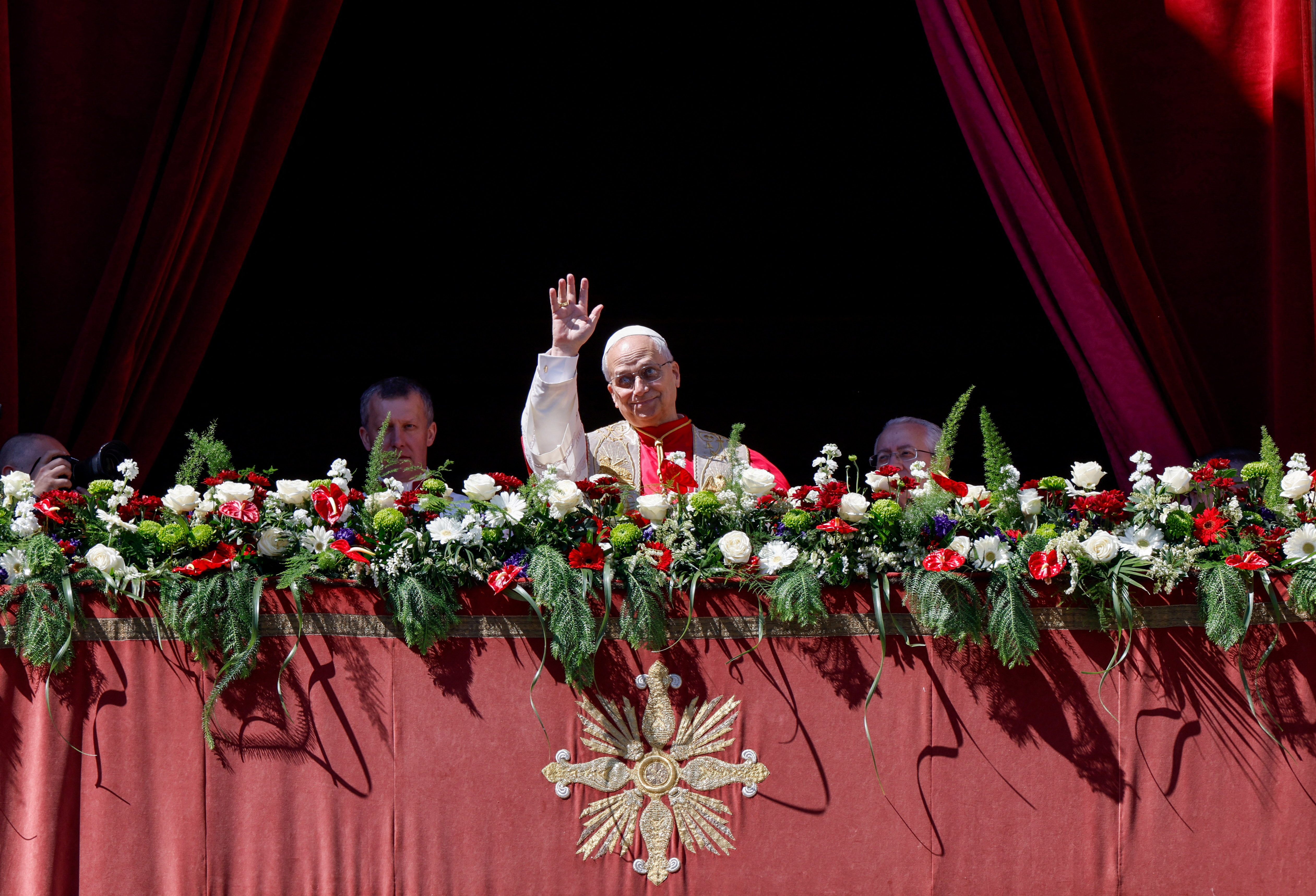 Pope Leo XIV waves from the main balcony of St. Peter's Basilica, on the day he delivers his "Urbi et Orbi" (To the city and the world) message, on Easter Sunday at the Vatican, April 5, 2026. REUTERS/Remo Casilli