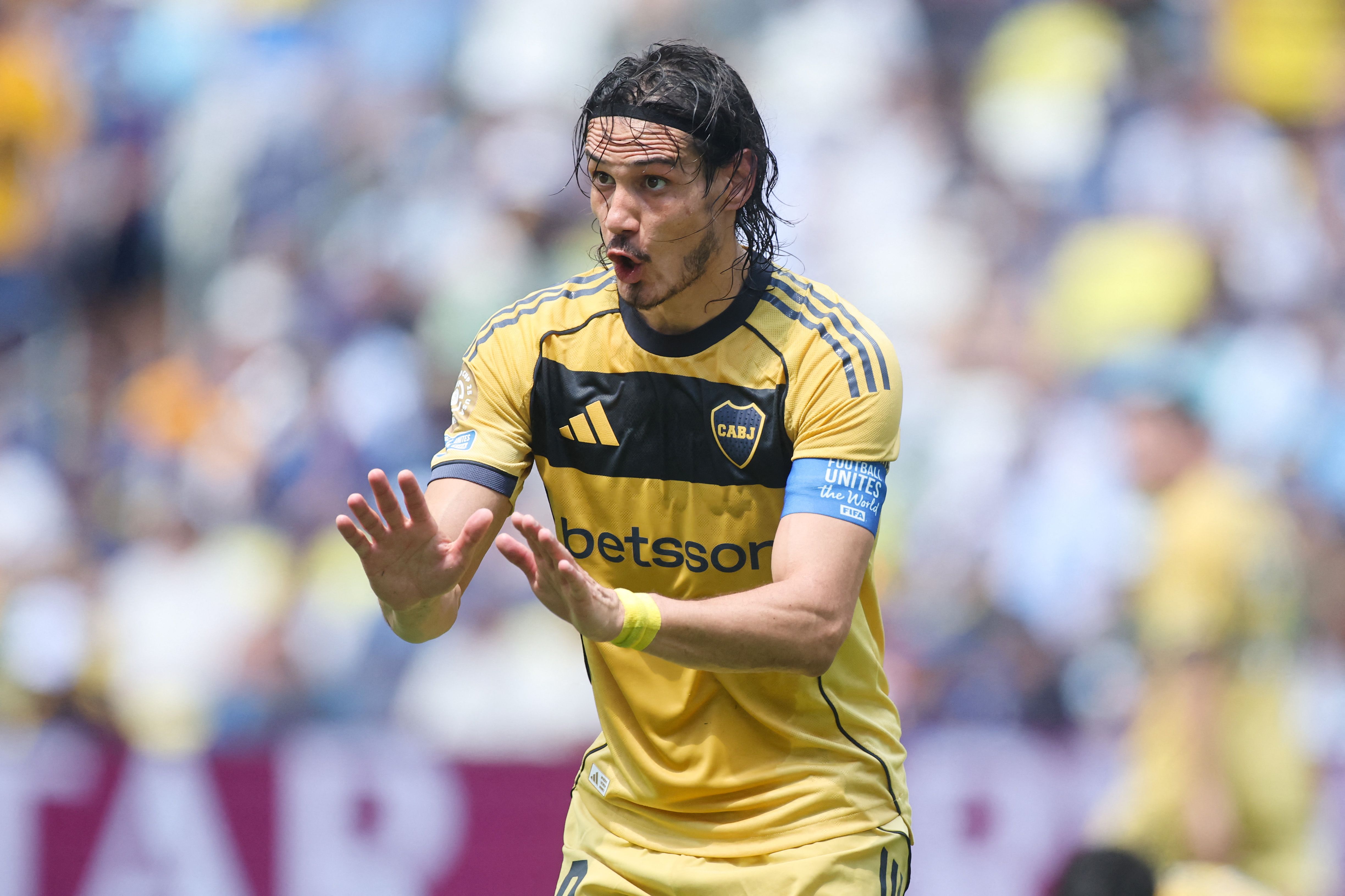 NASHVILLE, TENNESSEE - JUNE 24: Edinson Cavani #10 of CA Boca Juniors reacts during the FIFA Club World Cup 2025 group C match between Auckland City FC and CA Boca Juniors at GEODIS Park on June 24, 2025 in Nashville, Tennessee.   Alex Grimm/Getty Images/AFP (Photo by ALEX GRIMM / GETTY IMAGES NORTH AMERICA / Getty Images via AFP)